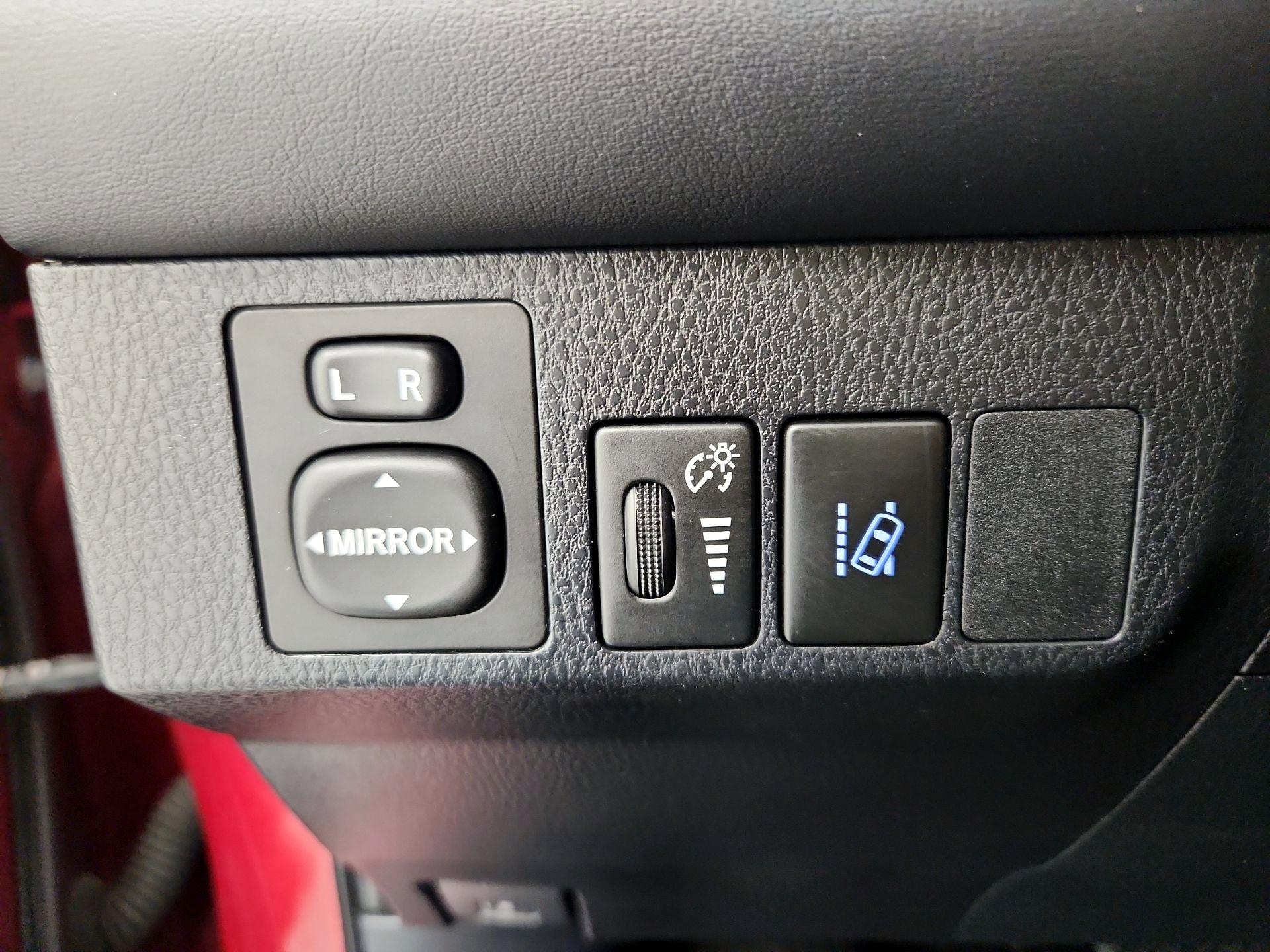 Thumbnail: 2018 Toyota RAV4 - 13