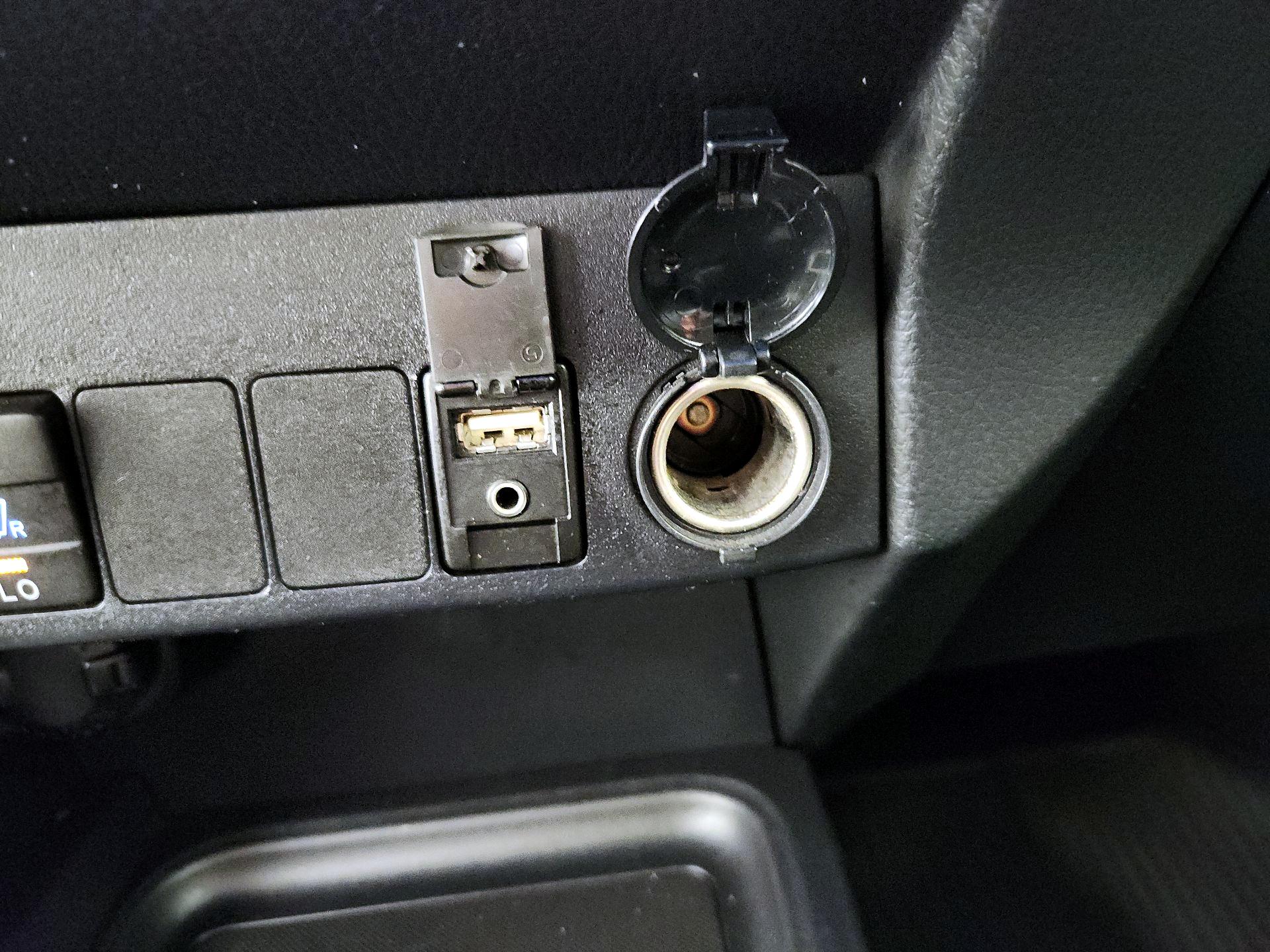 Thumbnail: 2018 Toyota RAV4 - 18