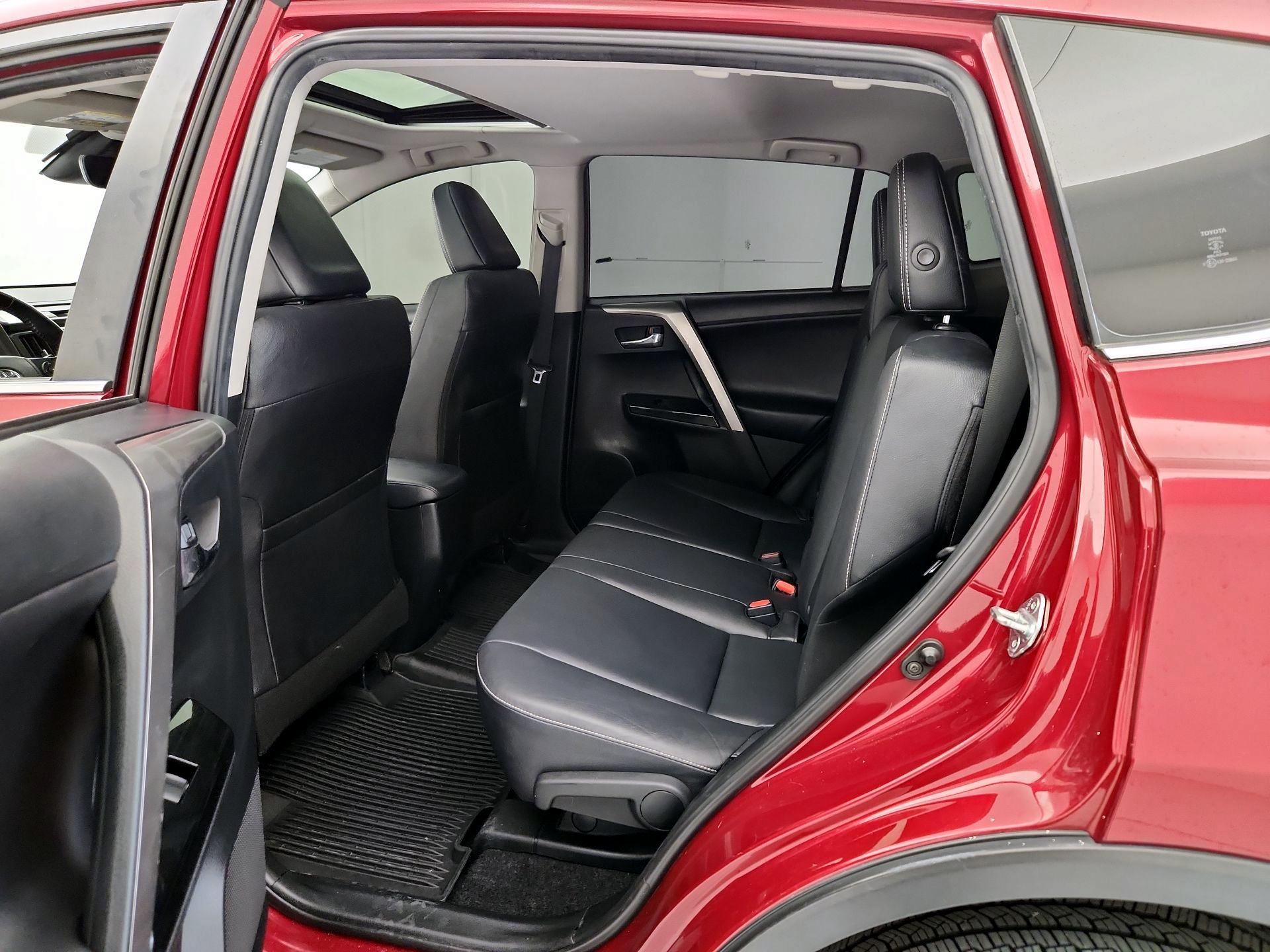 Thumbnail: 2018 Toyota RAV4 - 20