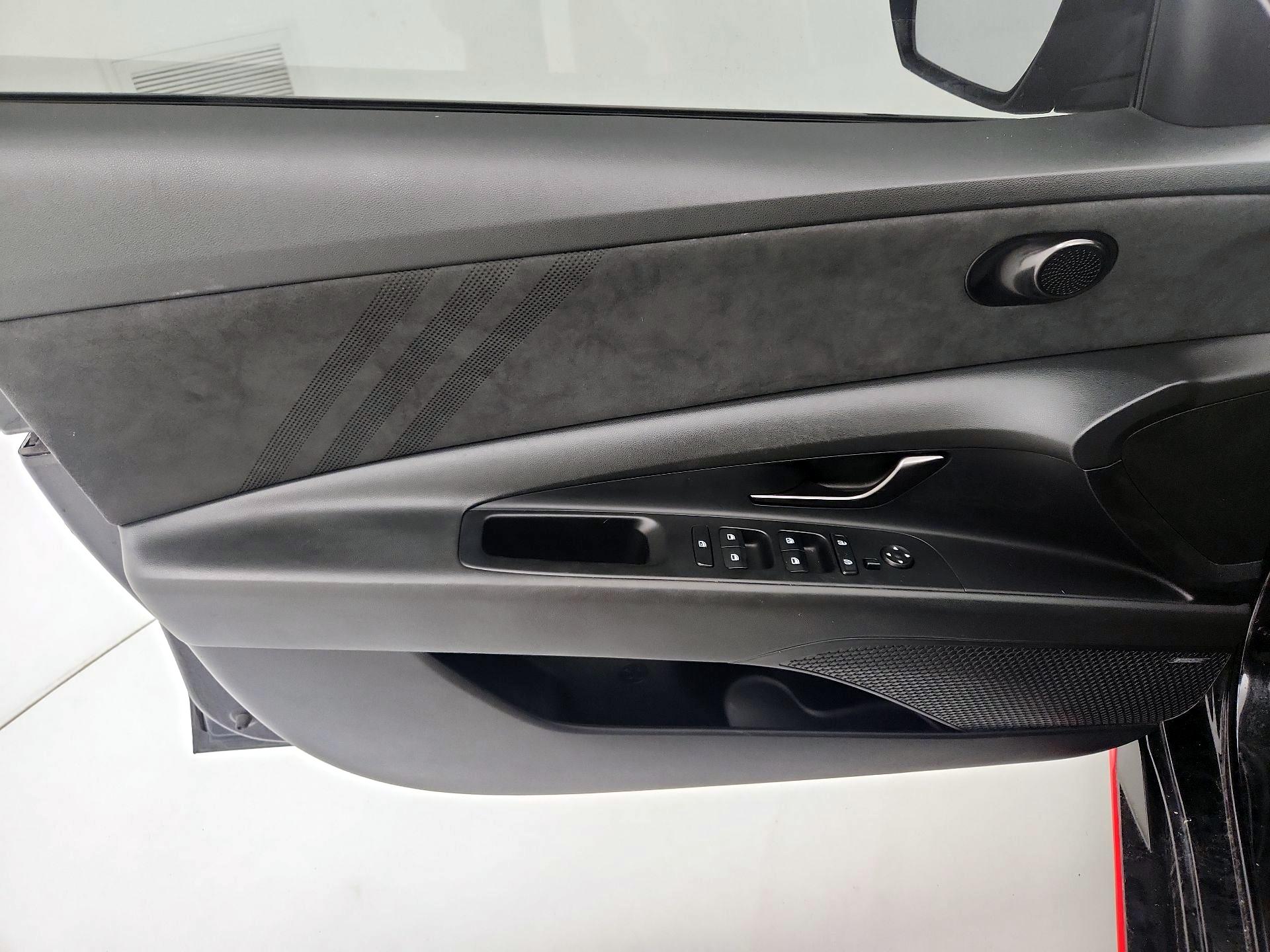 Thumbnail: 2022 Hyundai Elantra - 12