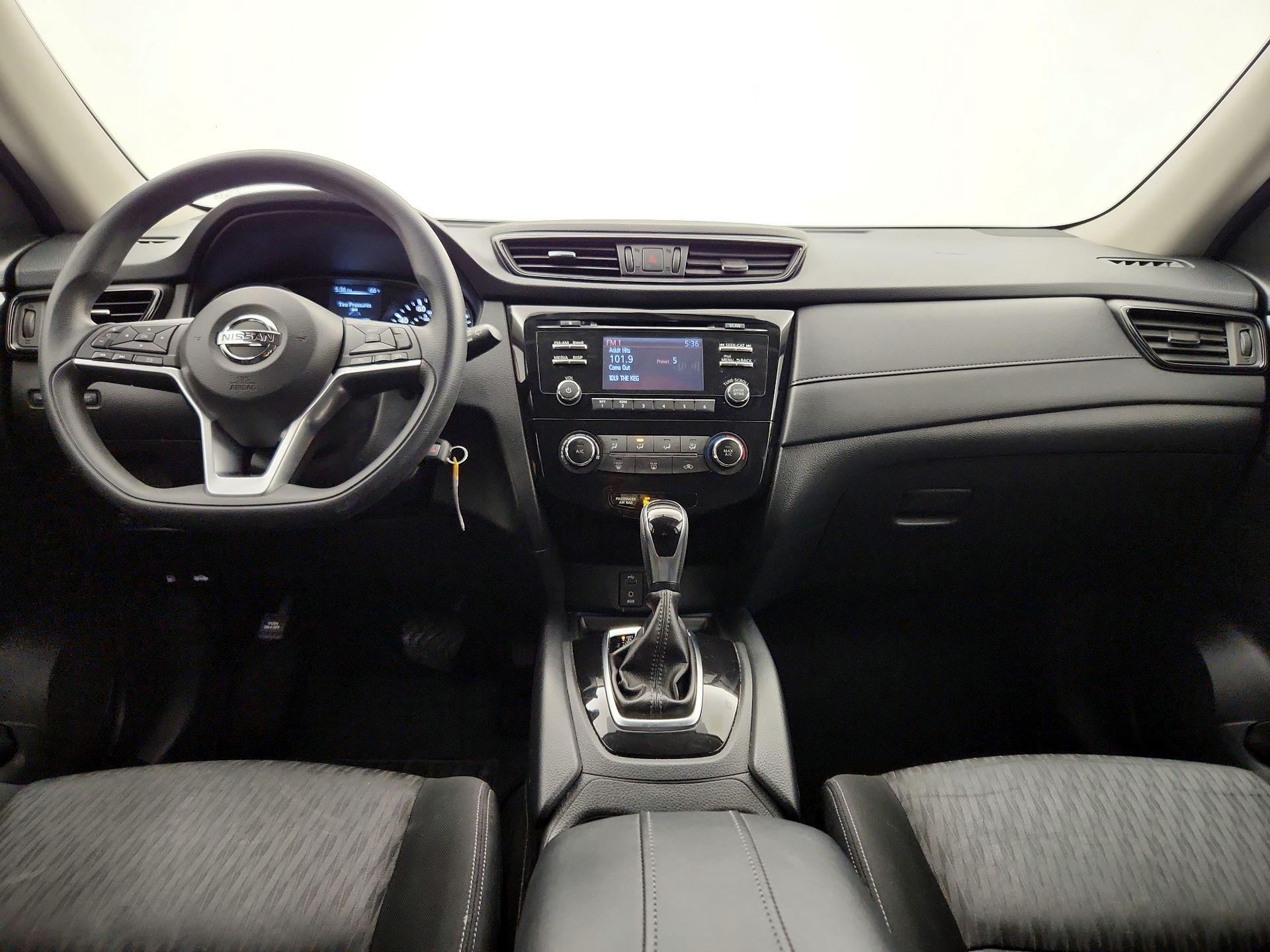 Thumbnail: 2017 Nissan Rogue - 9