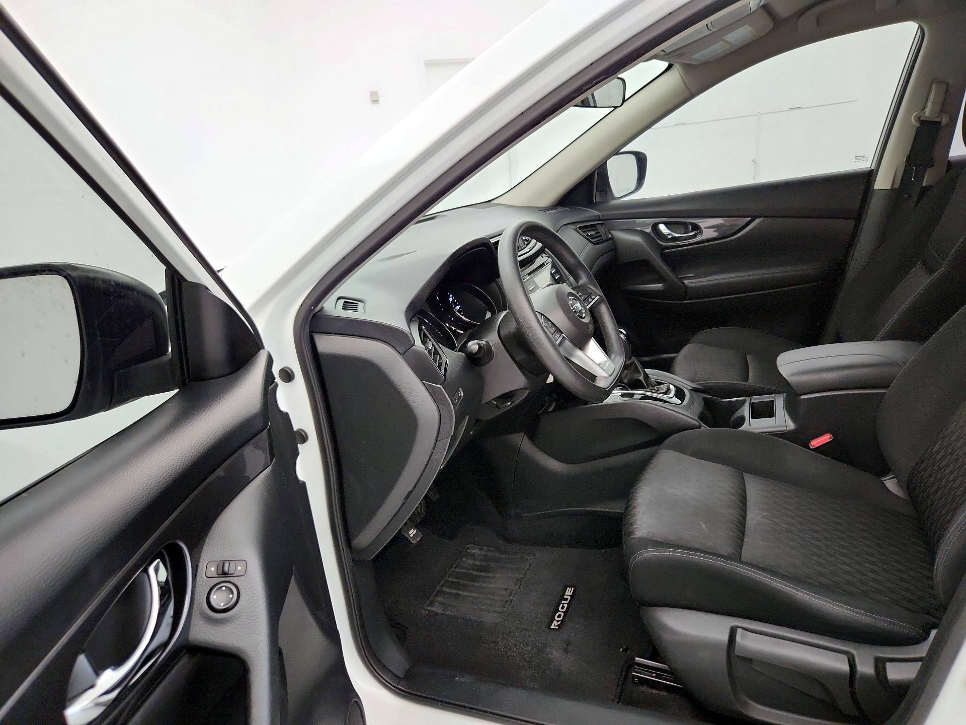 Thumbnail: 2017 Nissan Rogue - 11