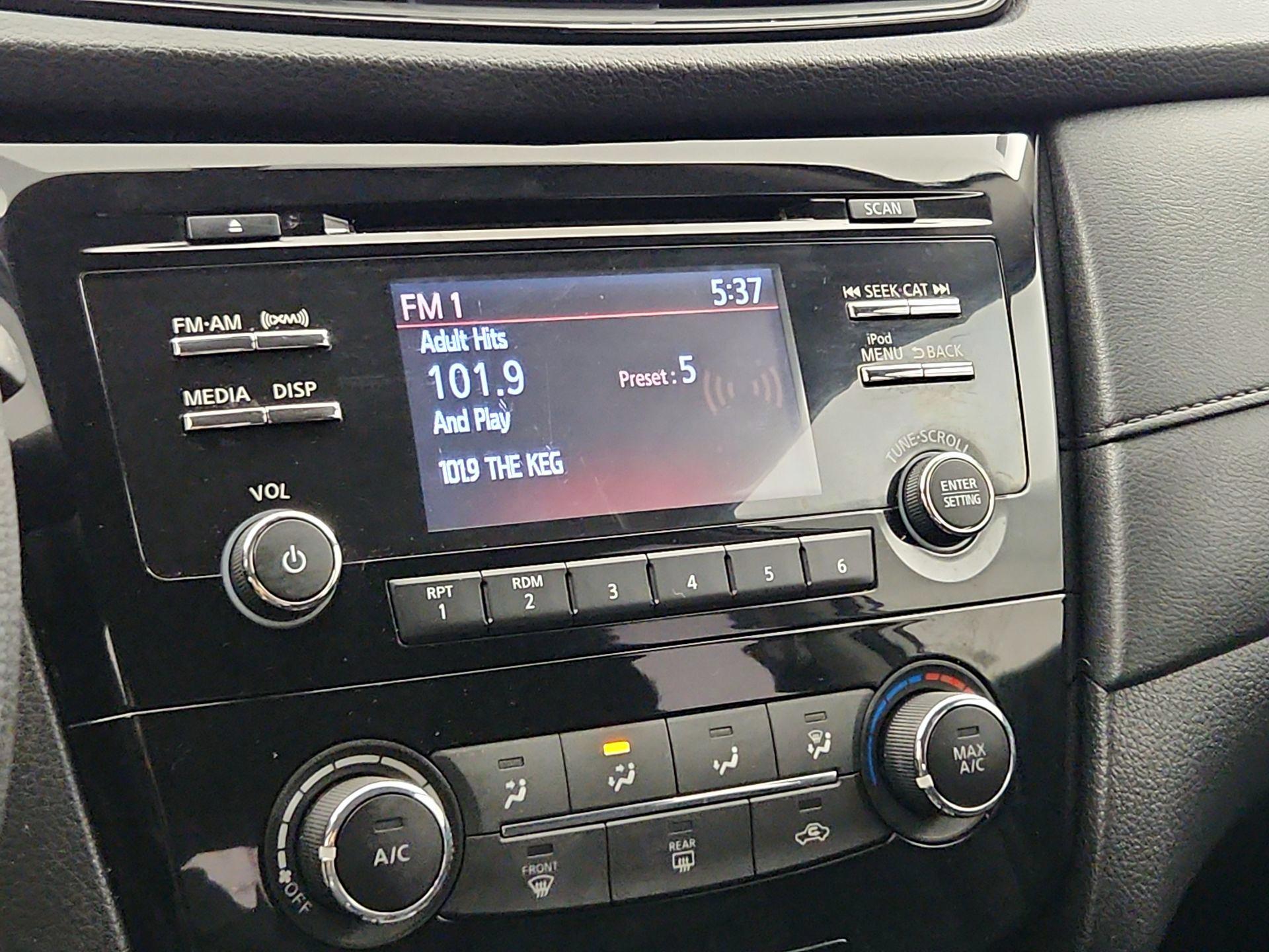 Thumbnail: 2017 Nissan Rogue - 15