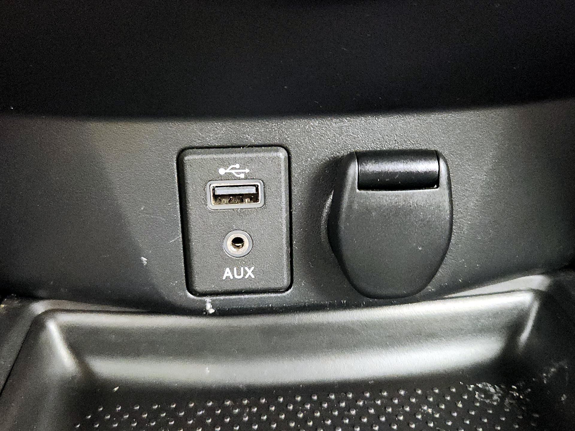 Thumbnail: 2017 Nissan Rogue - 18