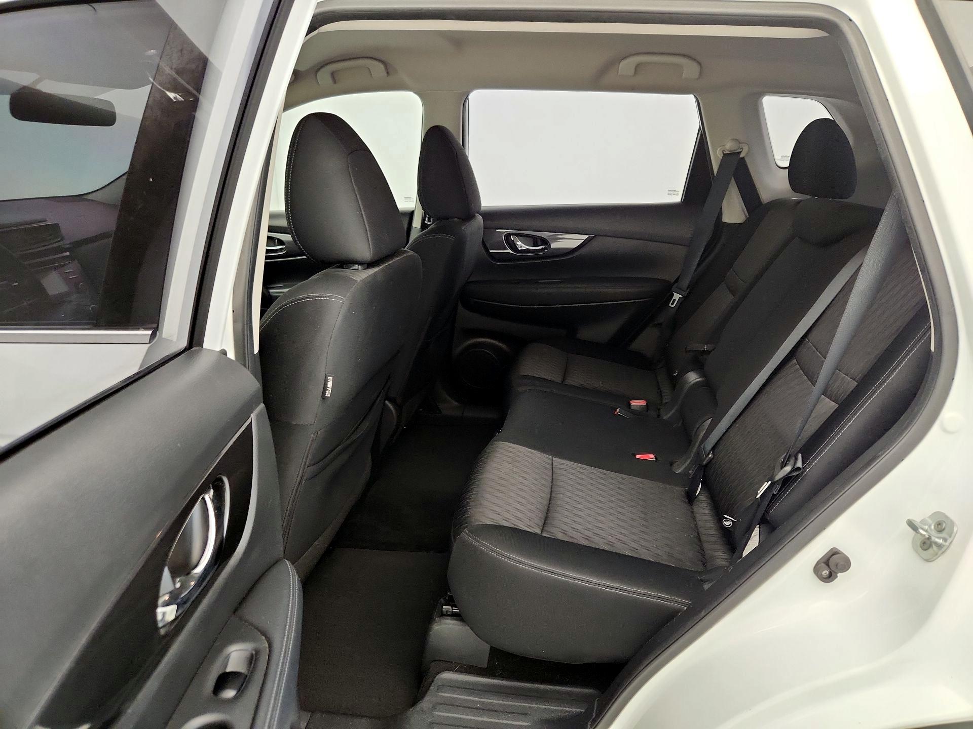 Thumbnail: 2017 Nissan Rogue - 19