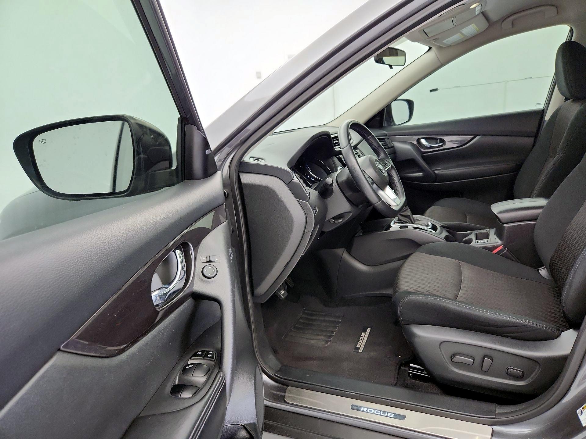 Thumbnail: 2018 Nissan Rogue - 11