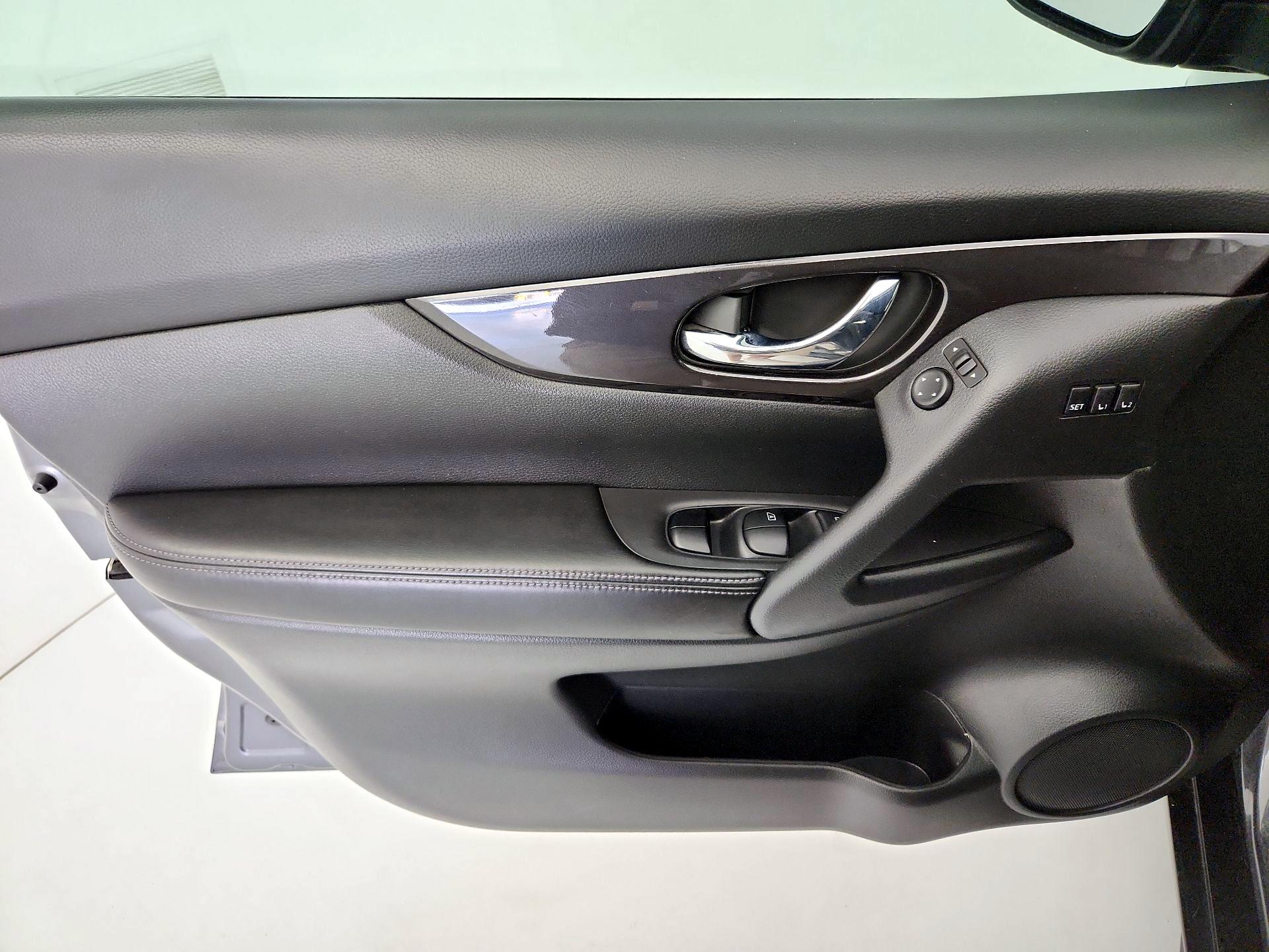 Thumbnail: 2018 Nissan Rogue - 12