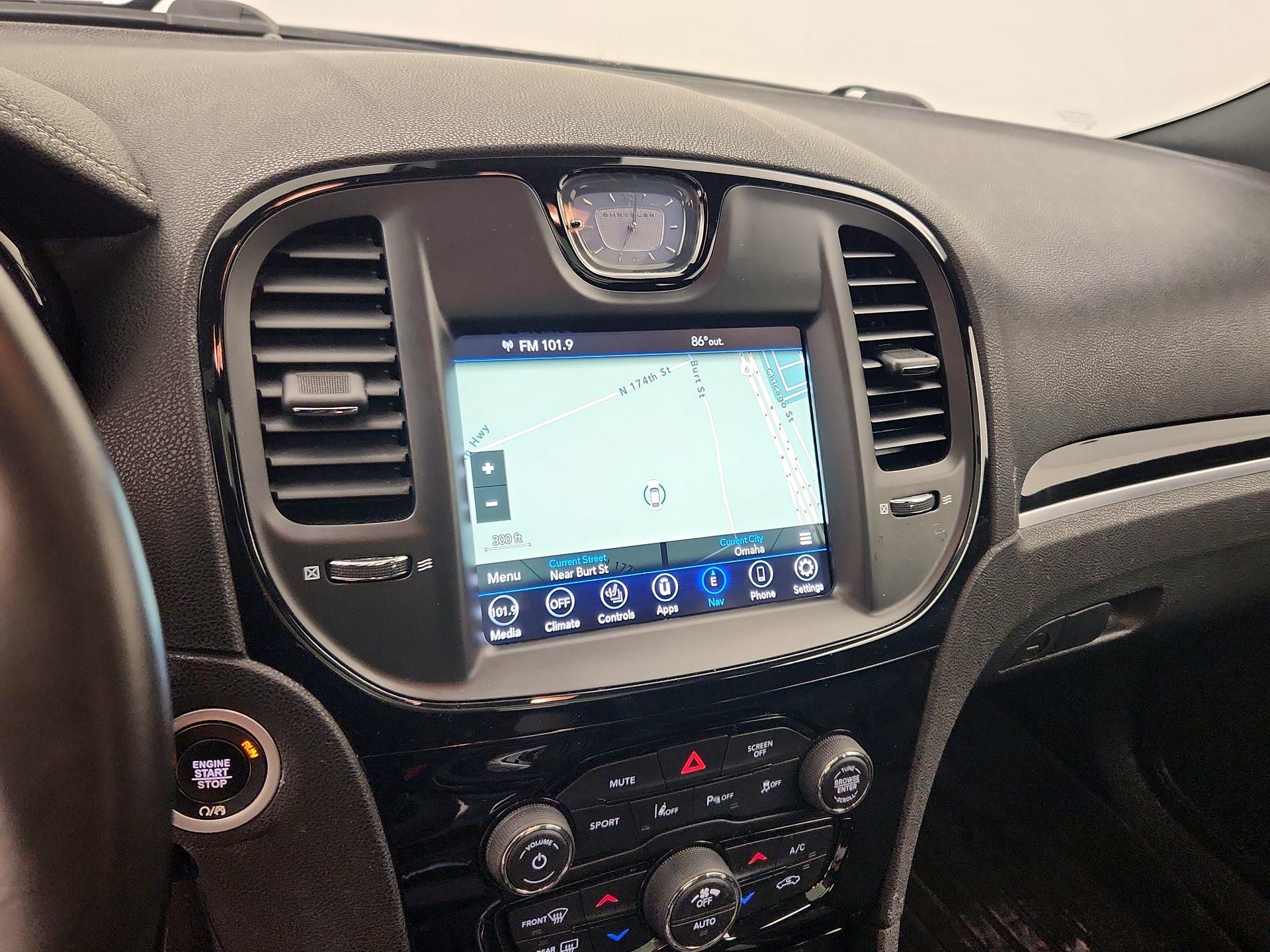 Thumbnail: 2019 Chrysler 300 - 14