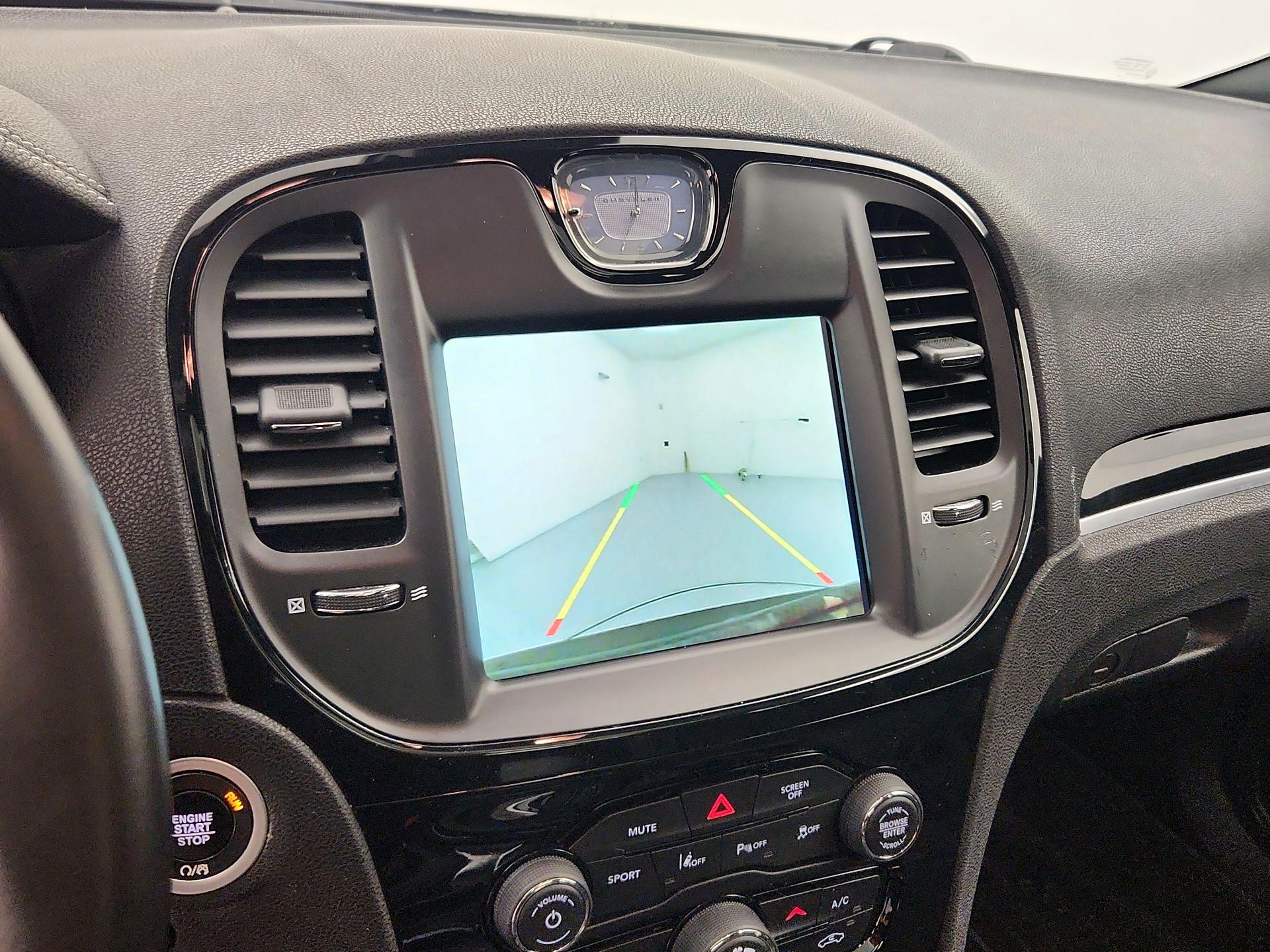 Thumbnail: 2019 Chrysler 300 - 15