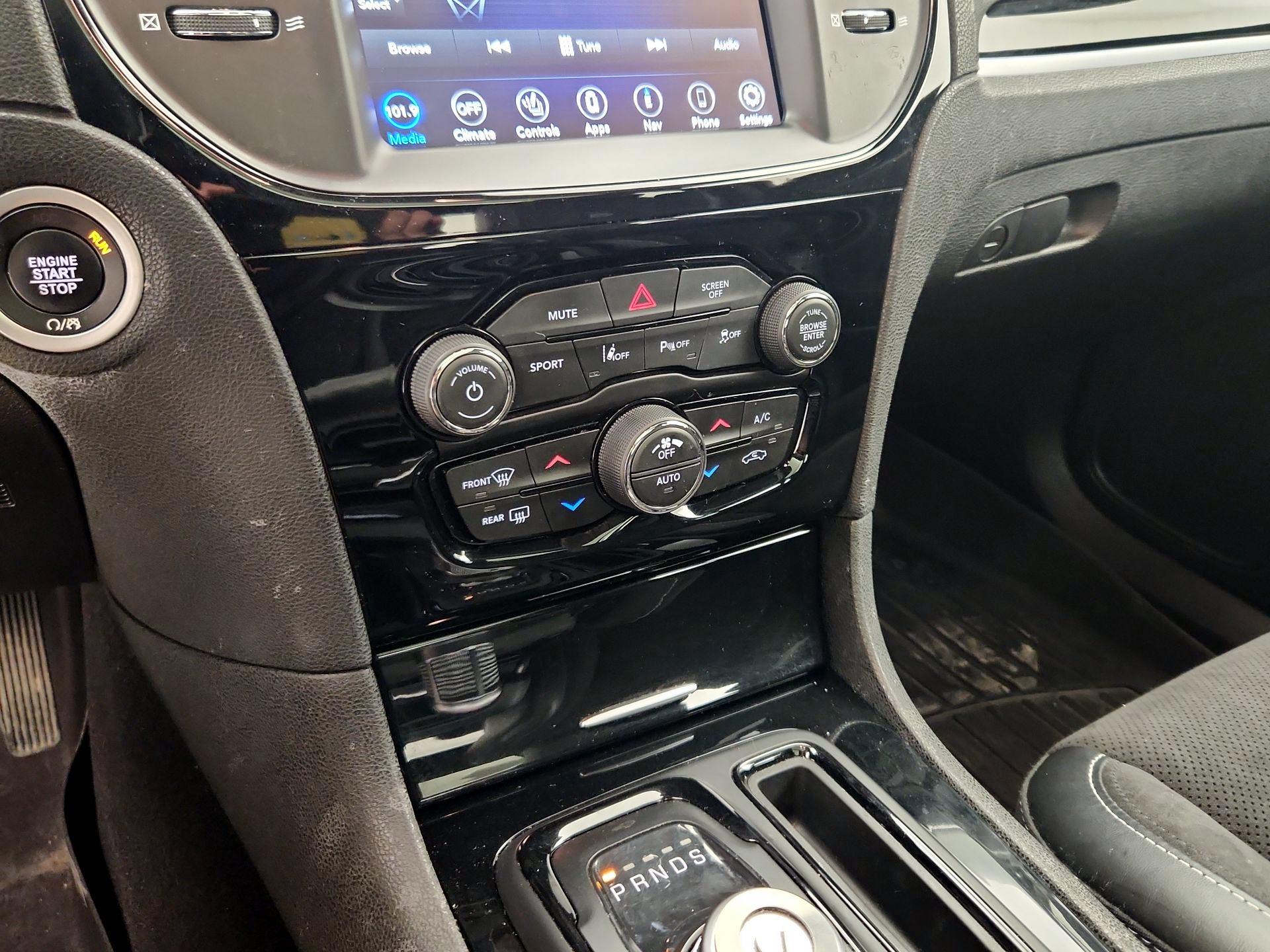 Thumbnail: 2019 Chrysler 300 - 17