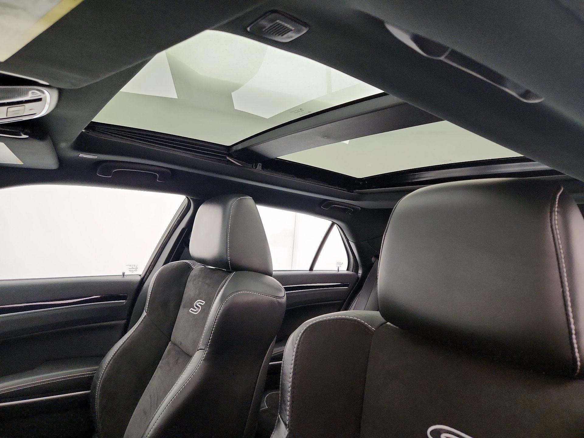 Thumbnail: 2019 Chrysler 300 - 20