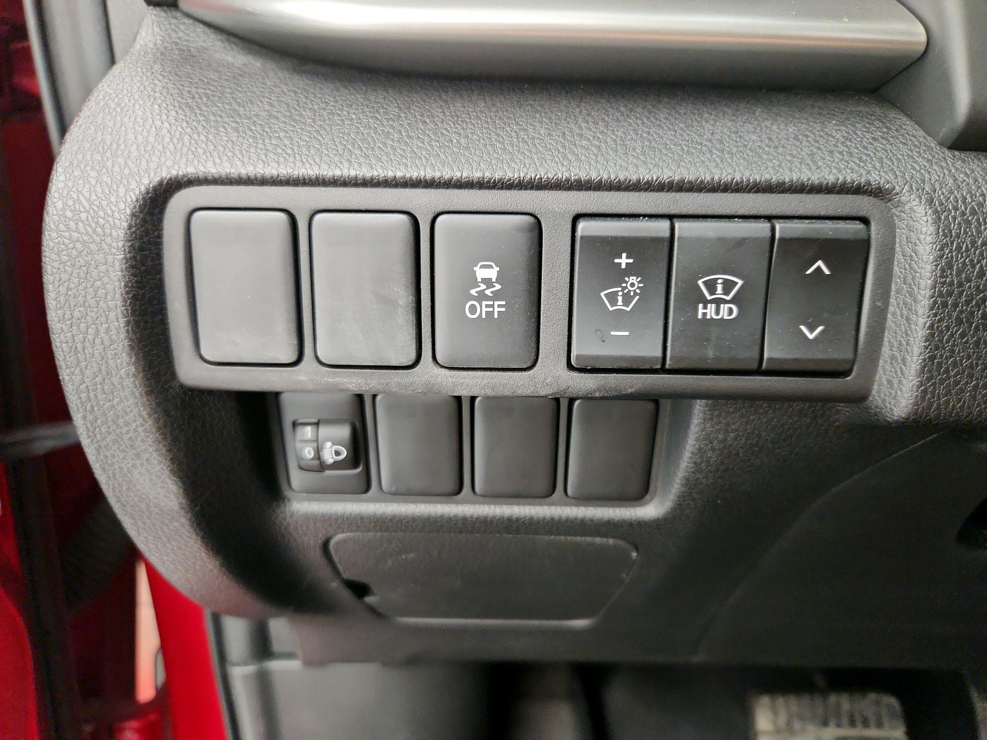 Thumbnail: 2018 Mitsubishi Eclipse Cross - 13