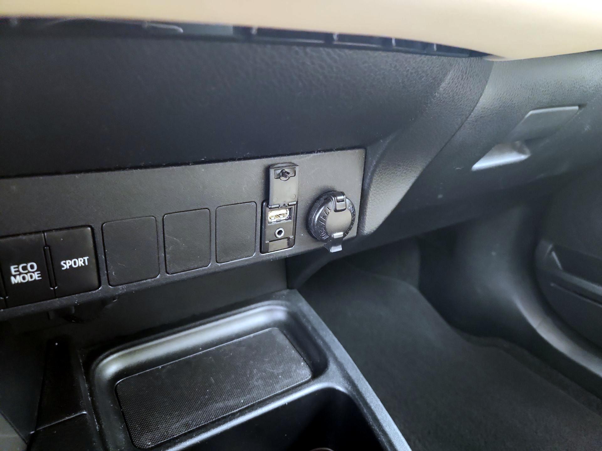 Thumbnail: 2017 Toyota RAV4 - 18