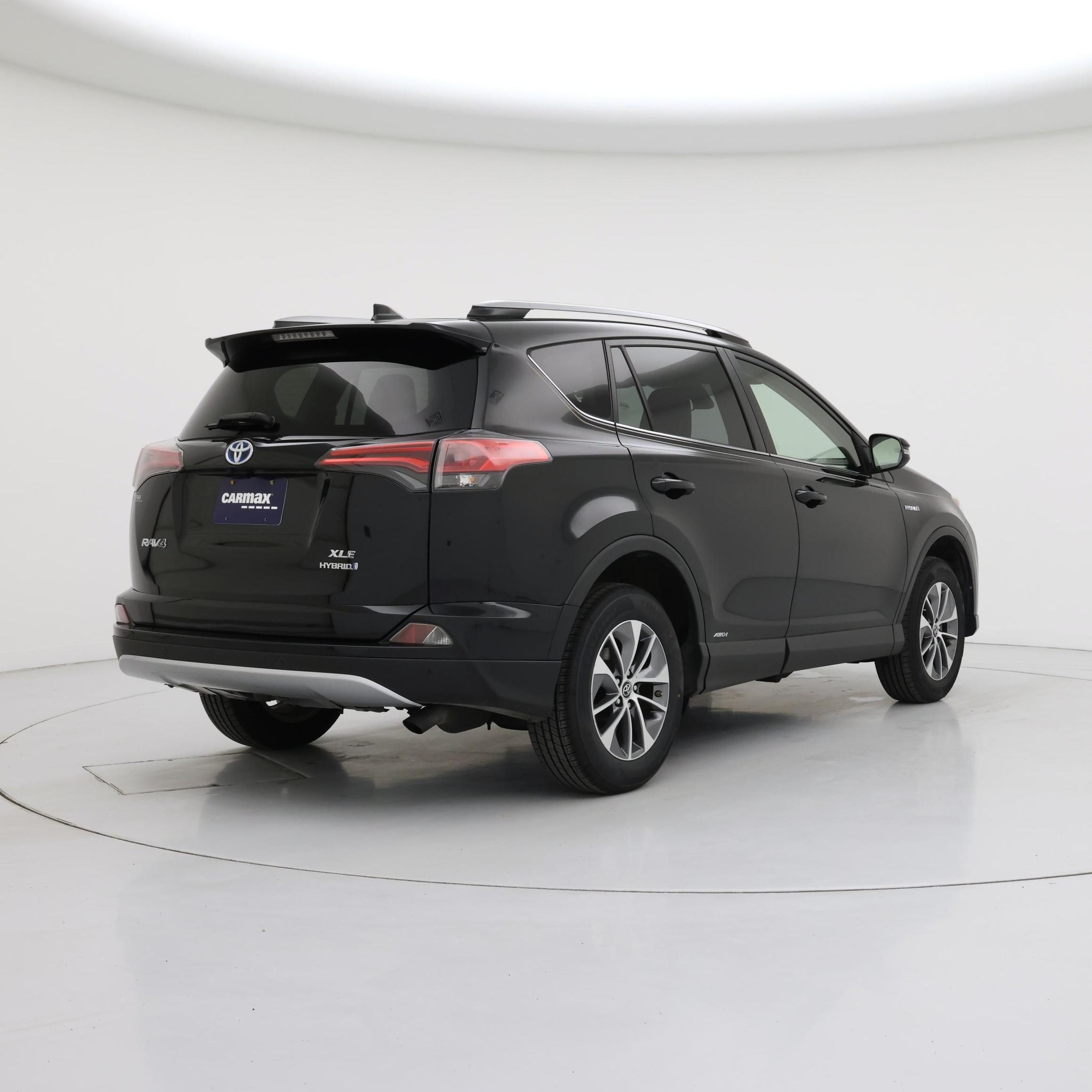 Thumbnail: 2017 Toyota RAV4 - 8