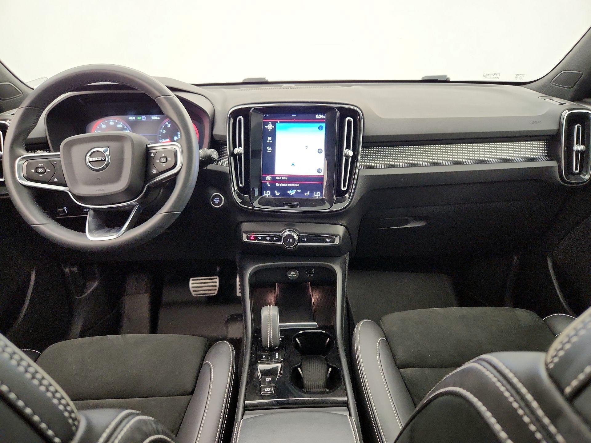 Thumbnail: 2022 Volvo XC40 - 9