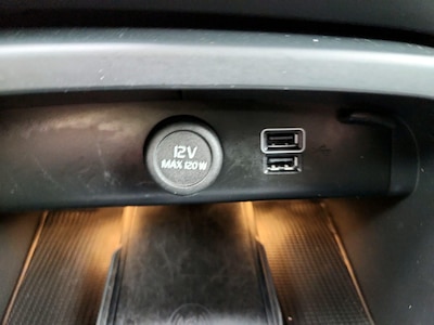 USB/AUX Ports