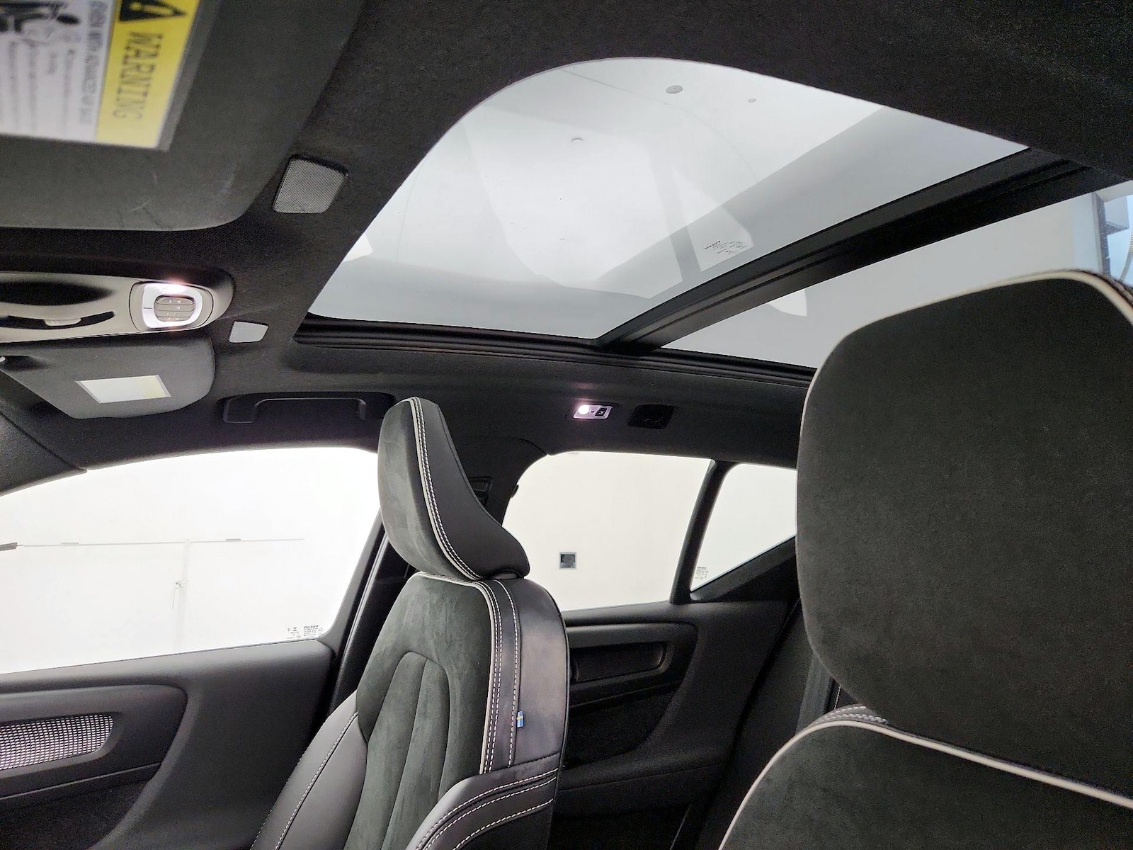 2022 Volvo XC40 R-Design - Photo 21