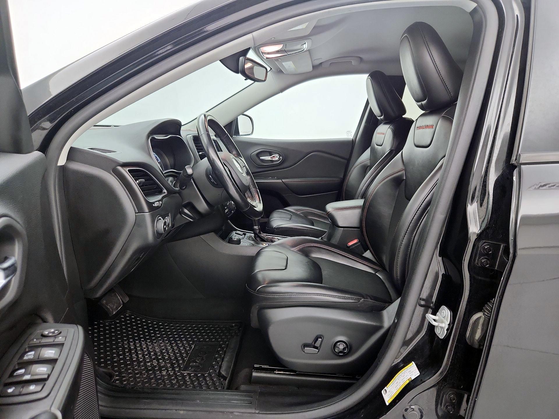 Thumbnail: 2020 Jeep Cherokee - 11