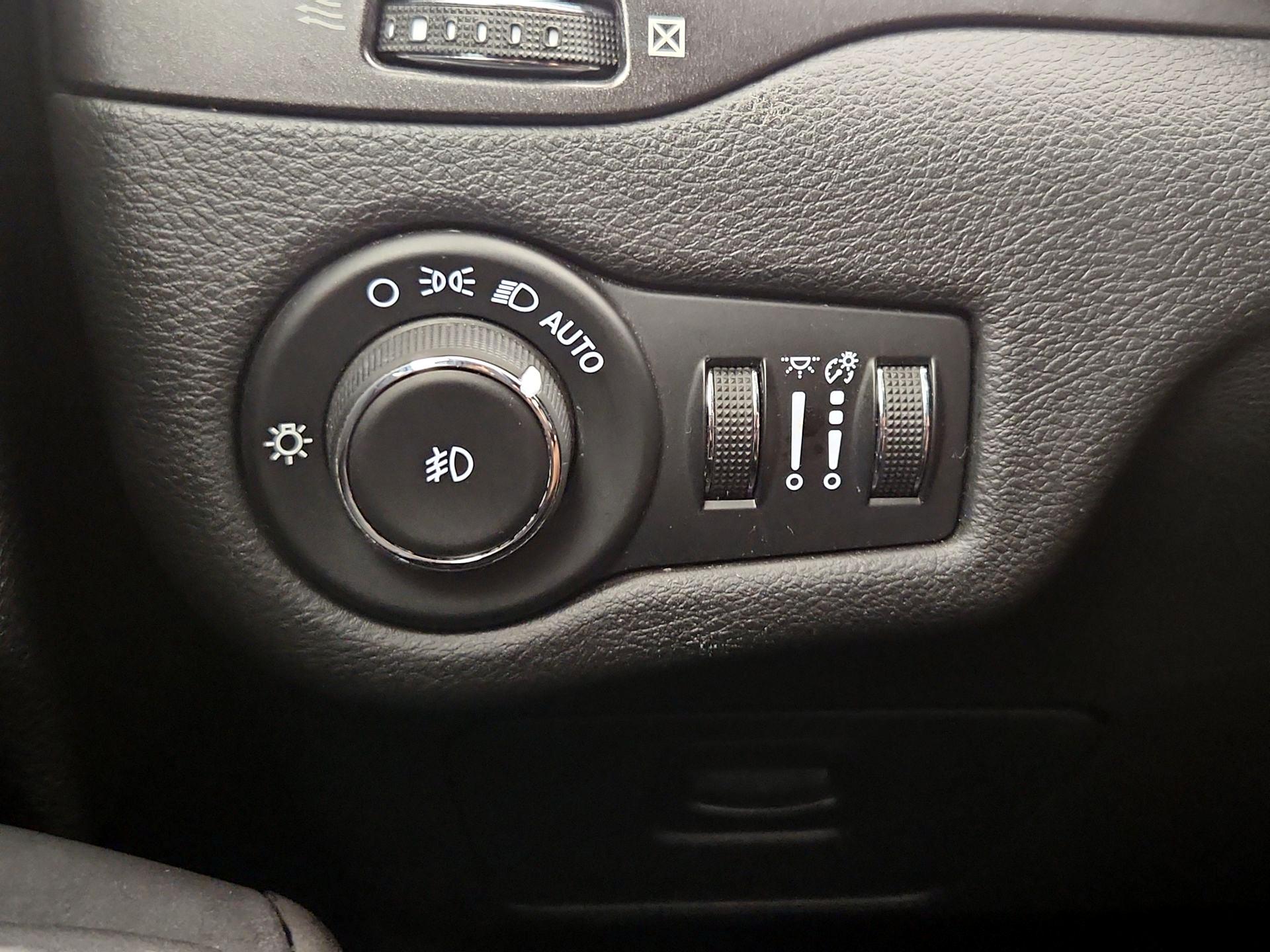 Thumbnail: 2020 Jeep Cherokee - 13