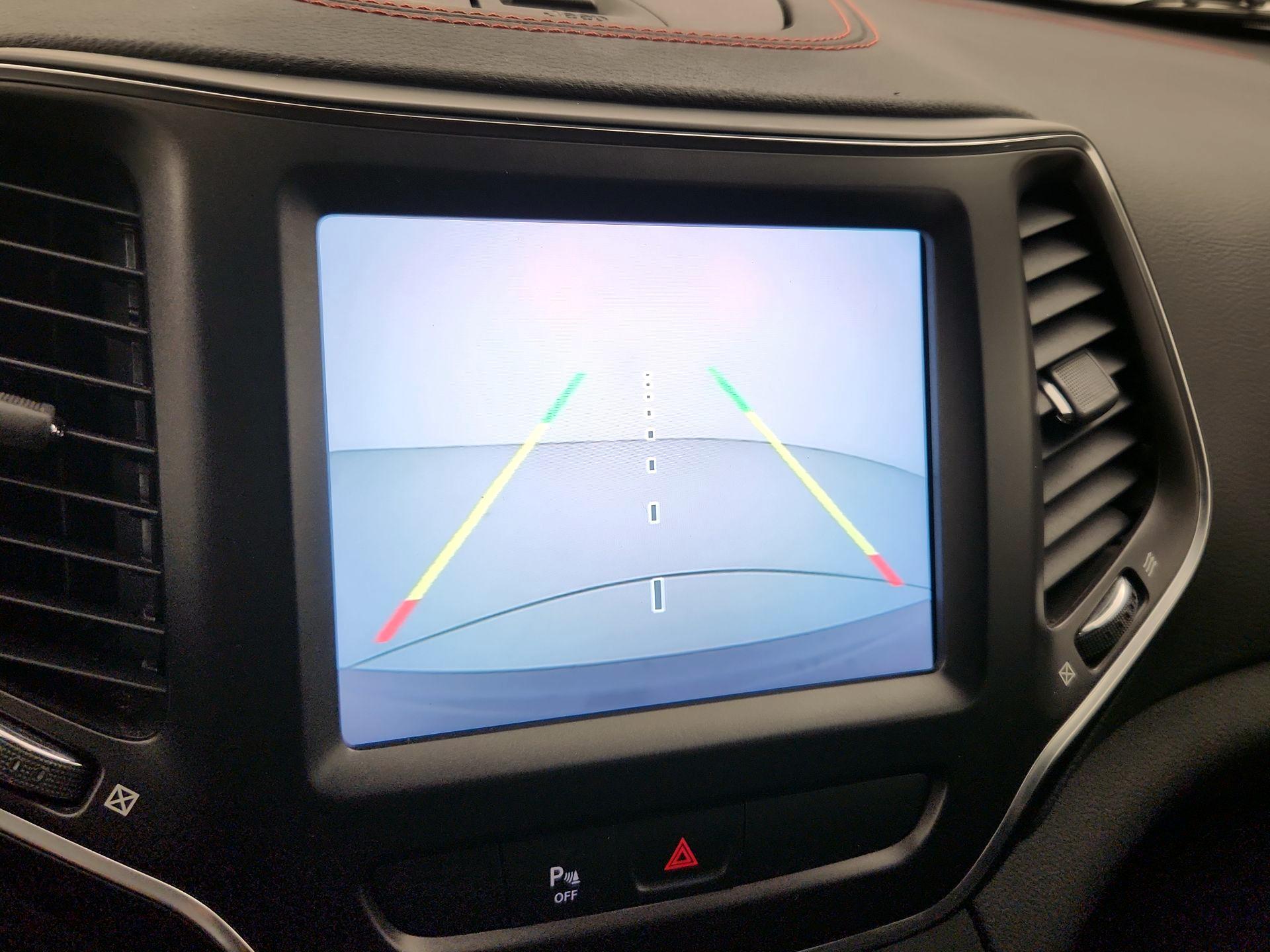 Thumbnail: 2020 Jeep Cherokee - 14