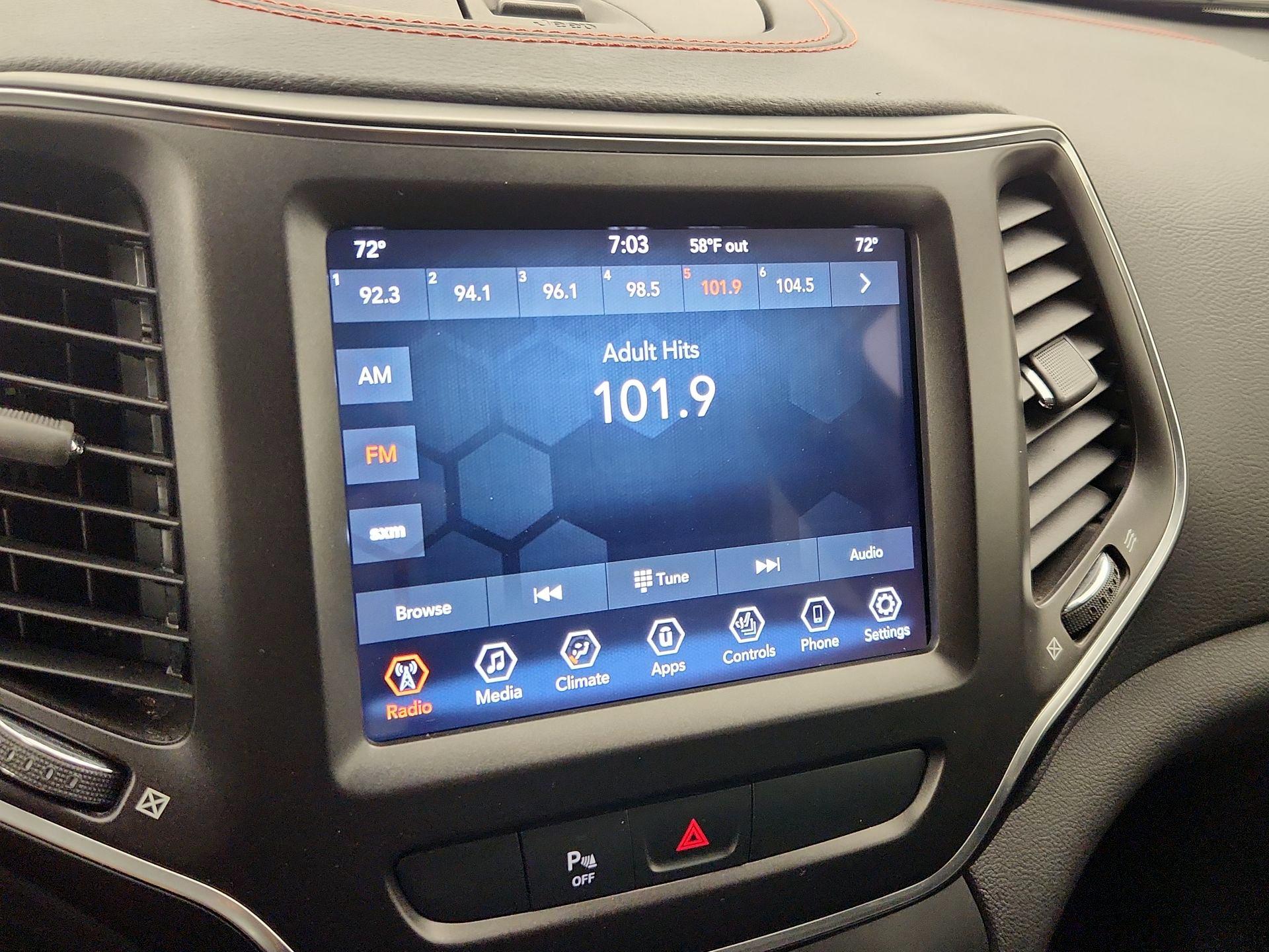 Thumbnail: 2020 Jeep Cherokee - 15