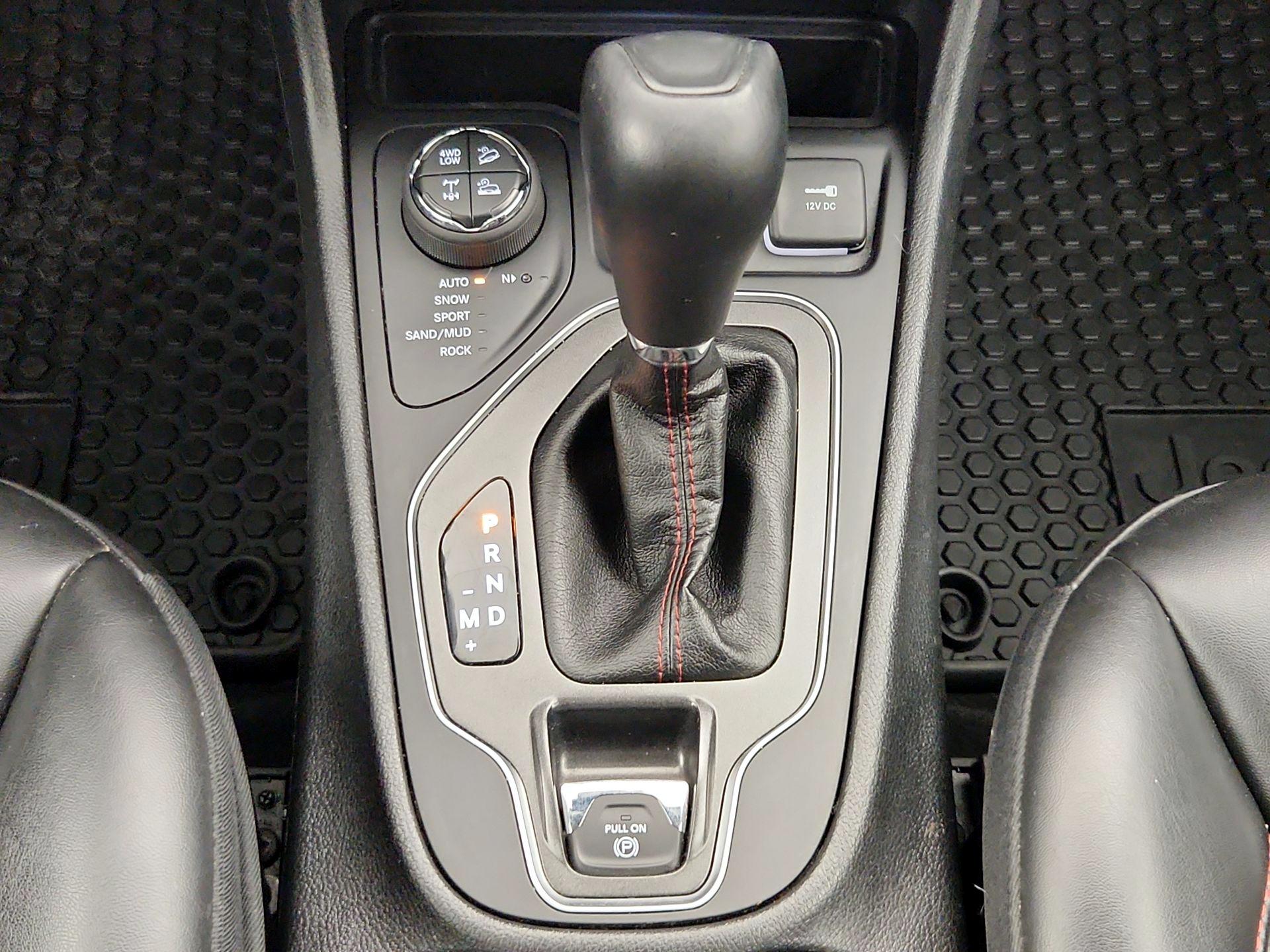 Thumbnail: 2020 Jeep Cherokee - 17