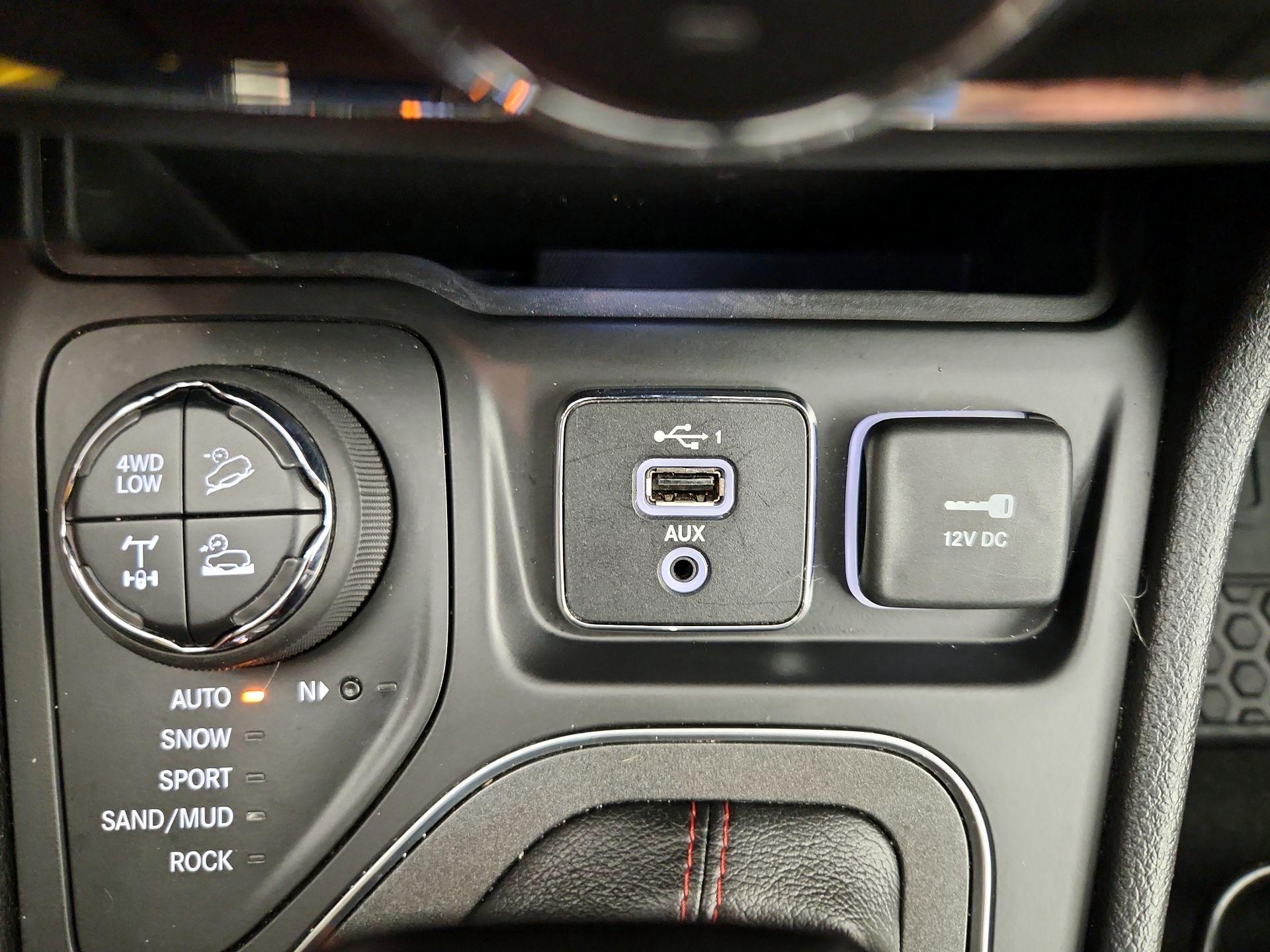 Thumbnail: 2020 Jeep Cherokee - 18