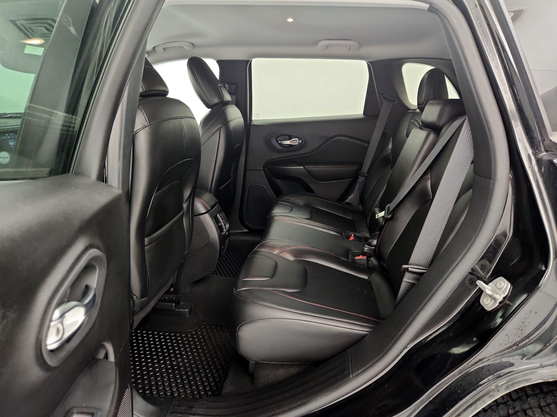 Thumbnail: 2020 Jeep Cherokee - 19