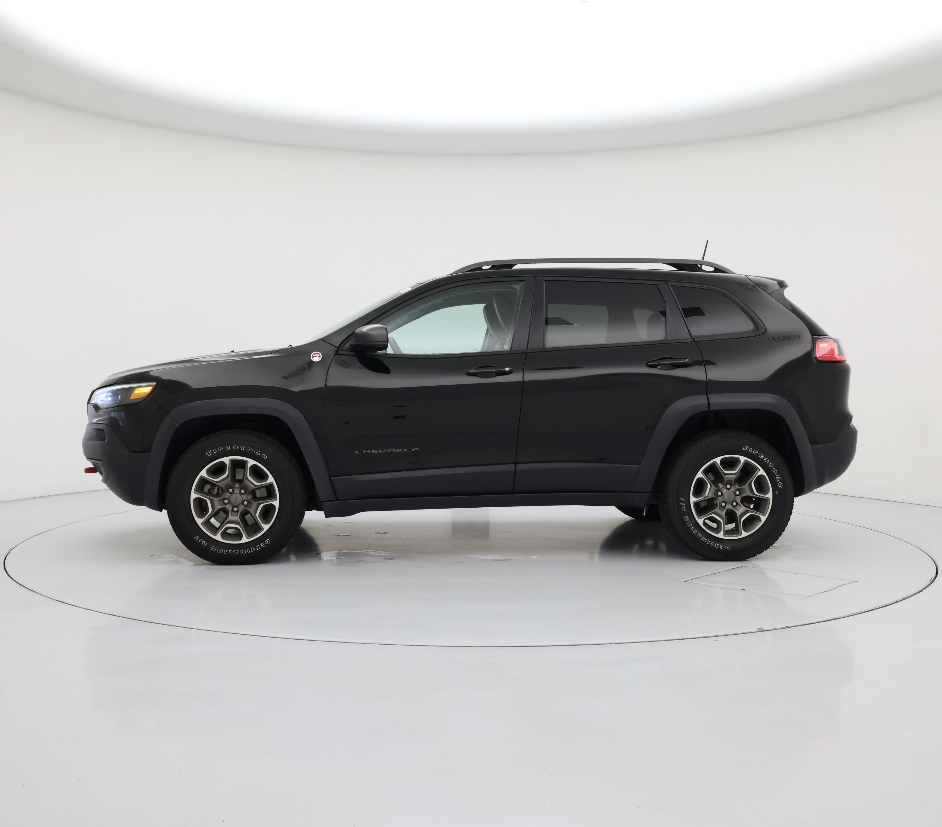 Thumbnail: 2020 Jeep Cherokee - 3