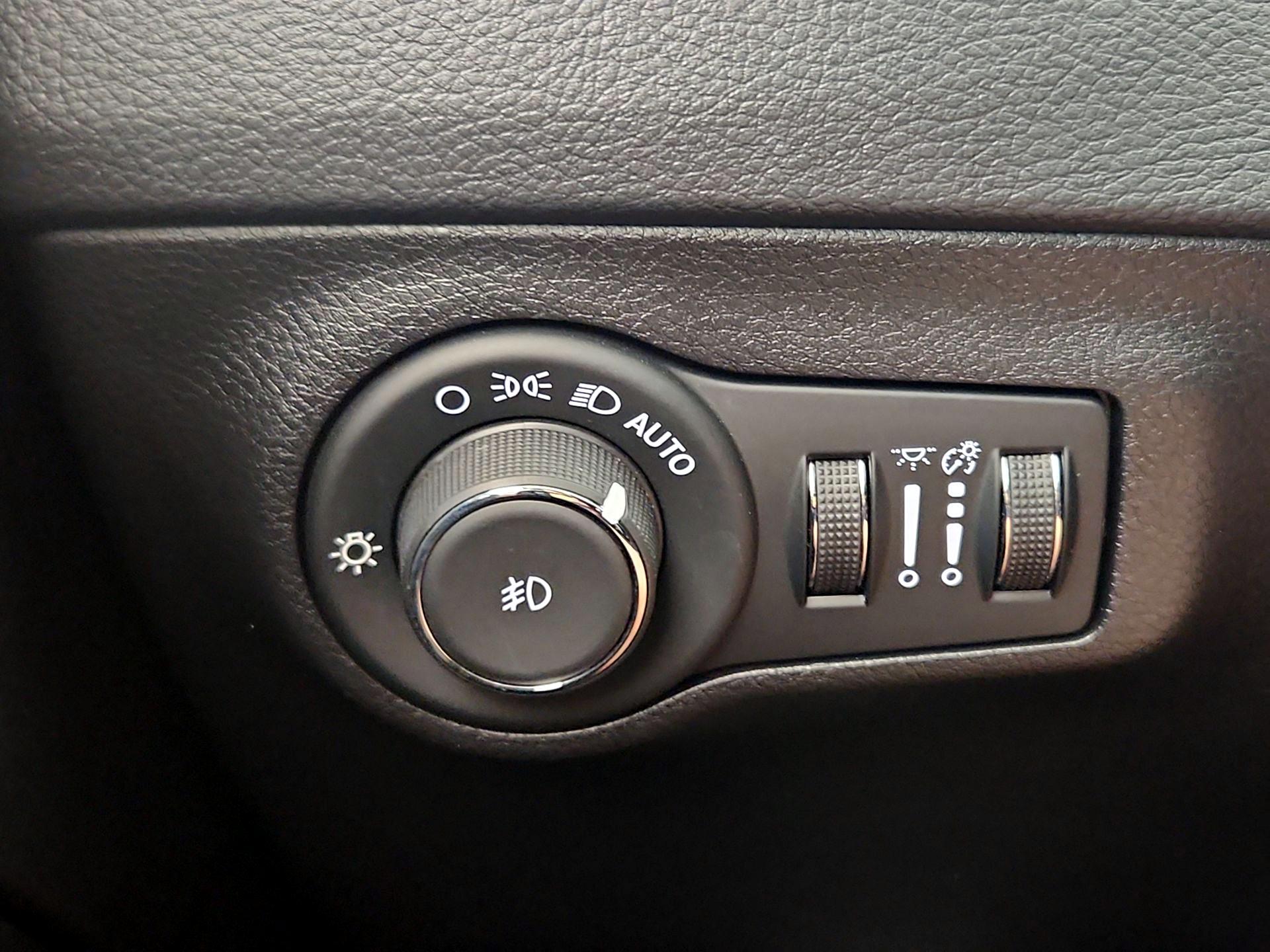 Thumbnail: 2020 Jeep Compass - 13