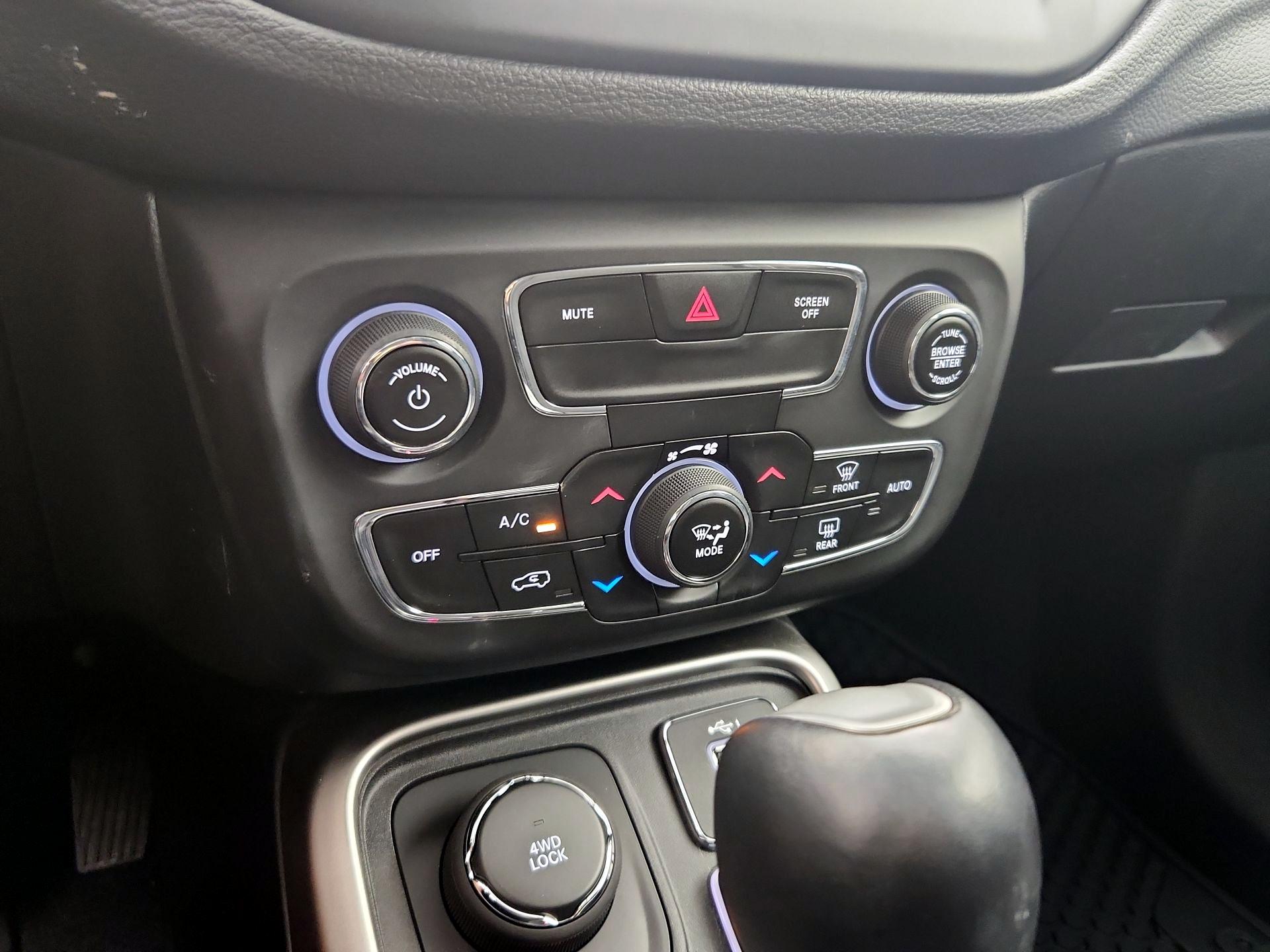 Thumbnail: 2020 Jeep Compass - 16