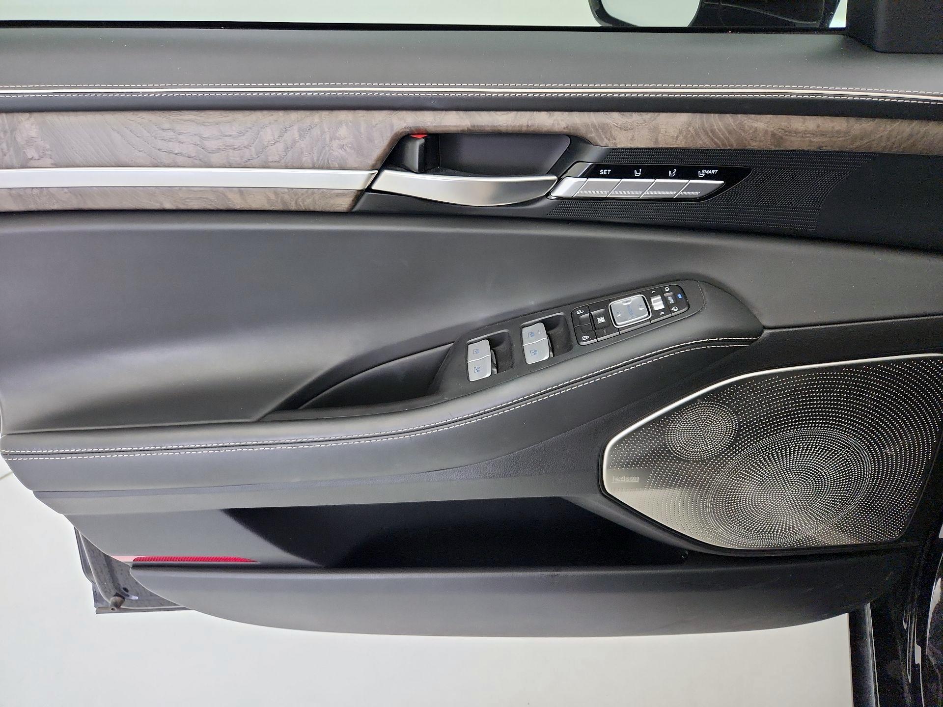 Thumbnail: 2020 Genesis G90 - 12