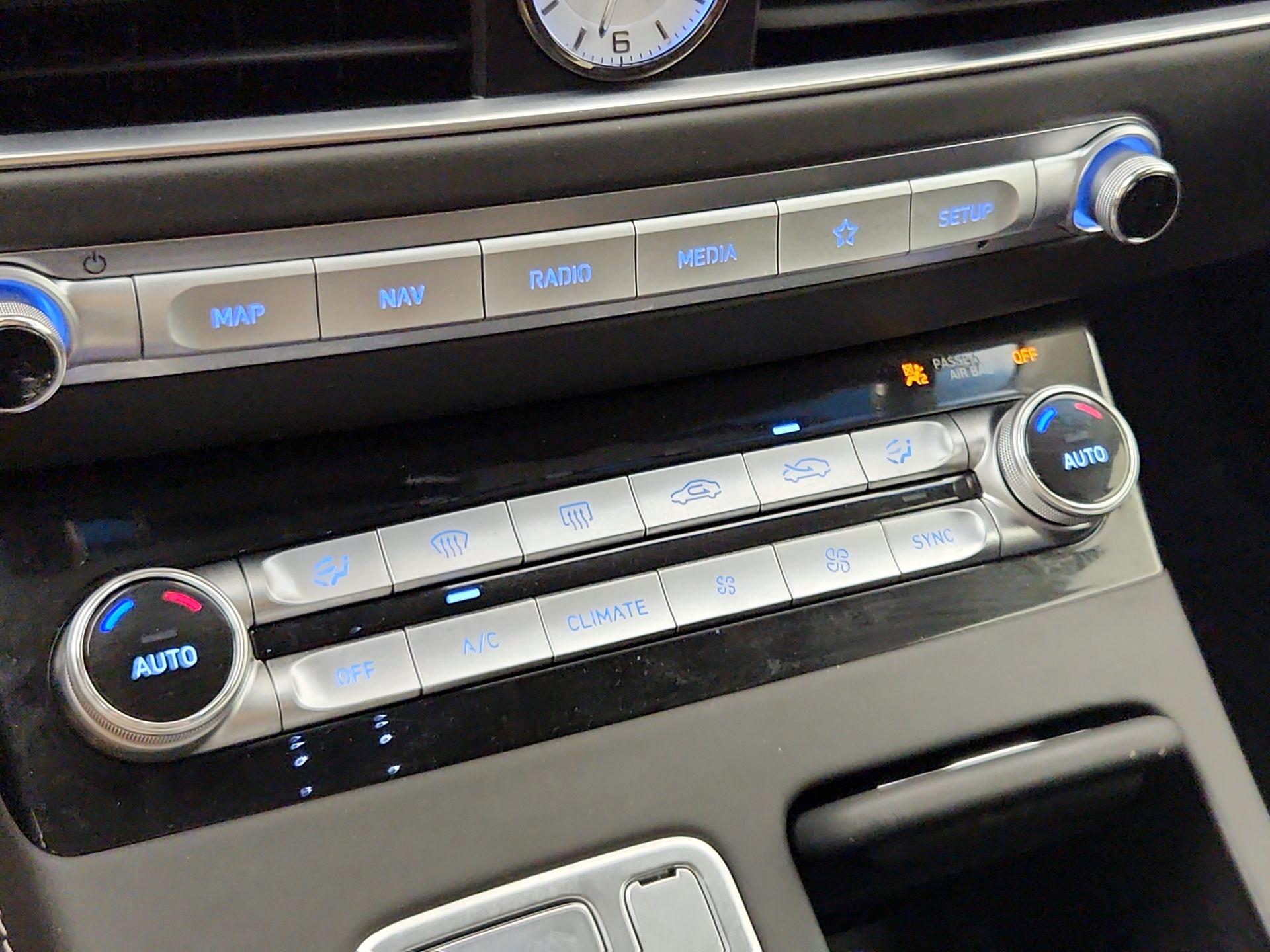 Thumbnail: 2020 Genesis G90 - 17