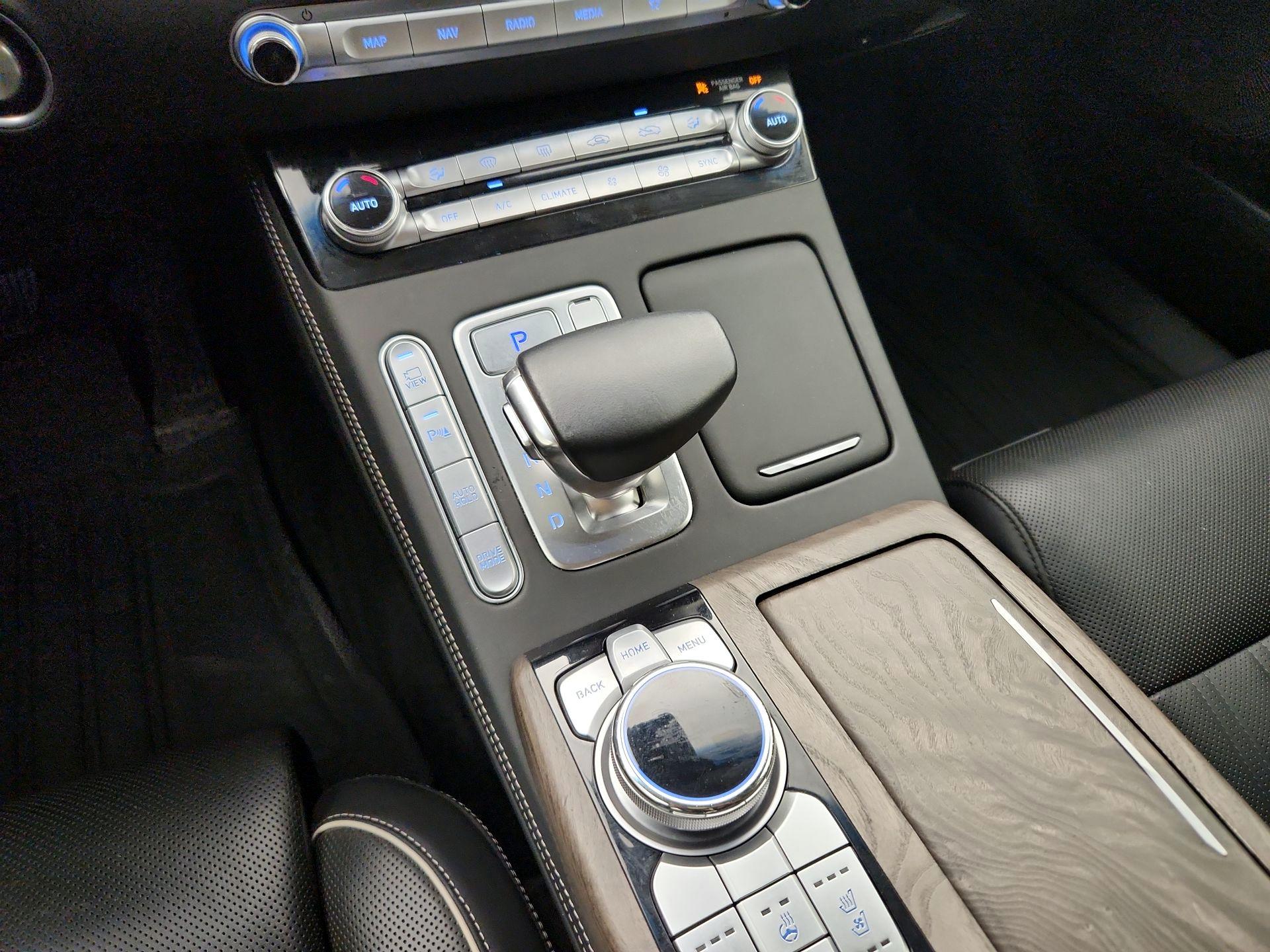 Thumbnail: 2020 Genesis G90 - 18