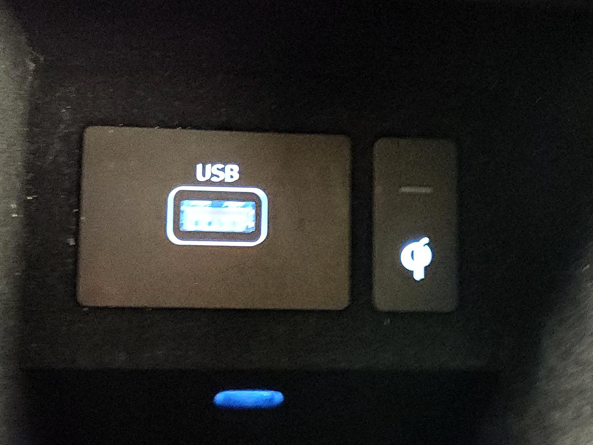 Thumbnail: 2020 Genesis G90 - 19