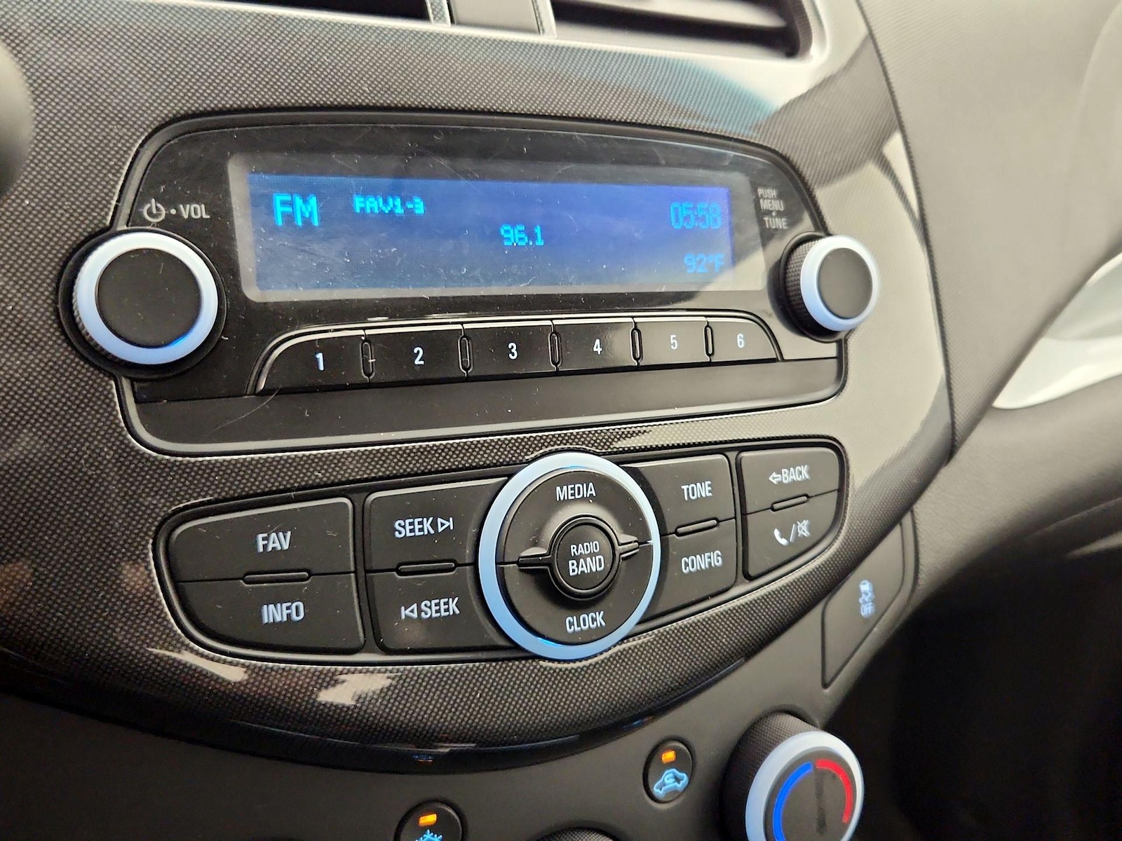 2015 Chevrolet Spark LS - Photo 15