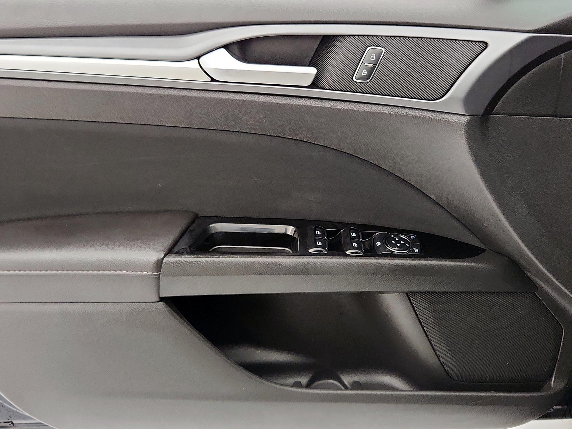 Thumbnail: 2014 Ford Fusion - 12