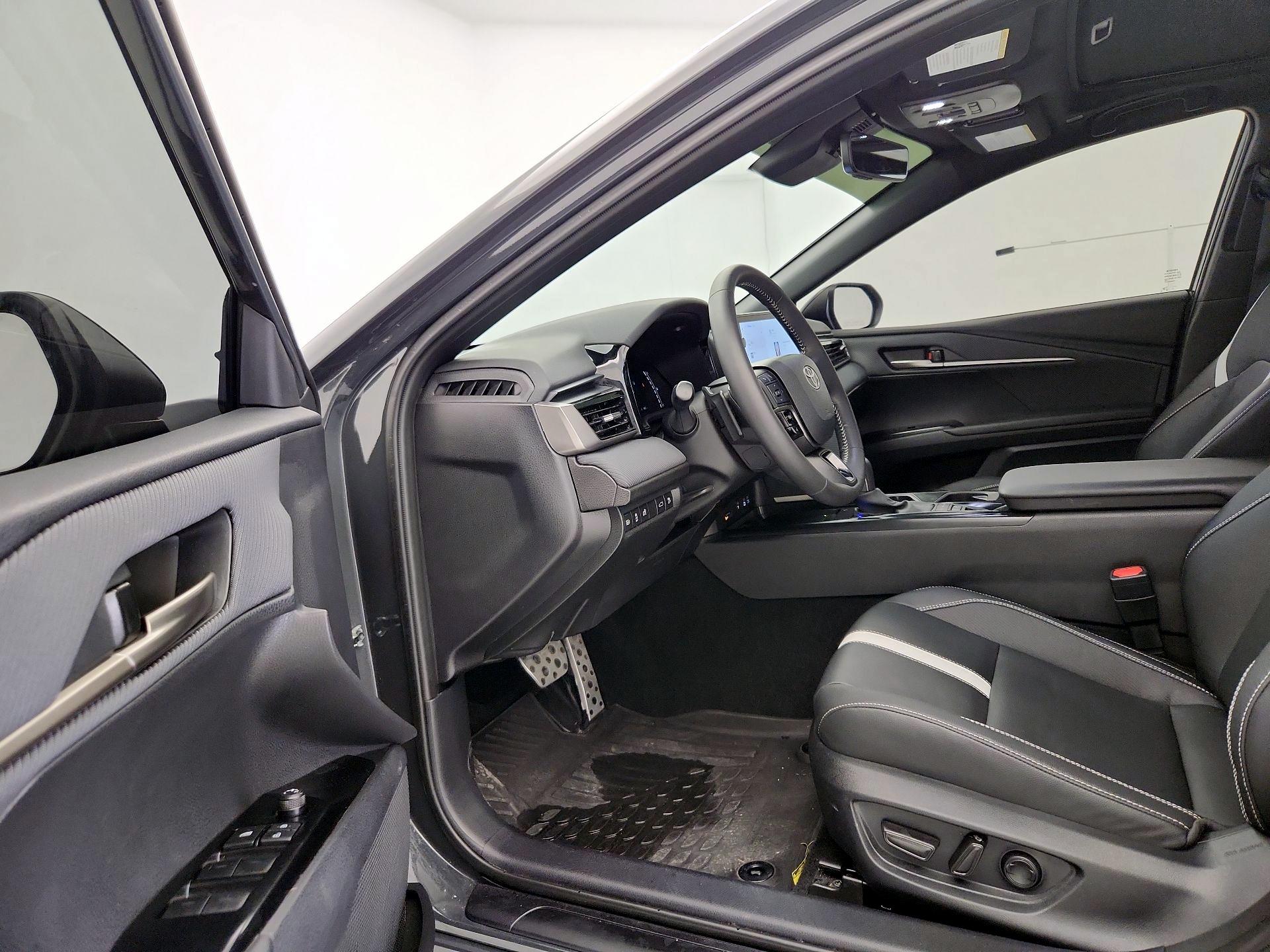 Thumbnail: 2025 Toyota Camry - 11