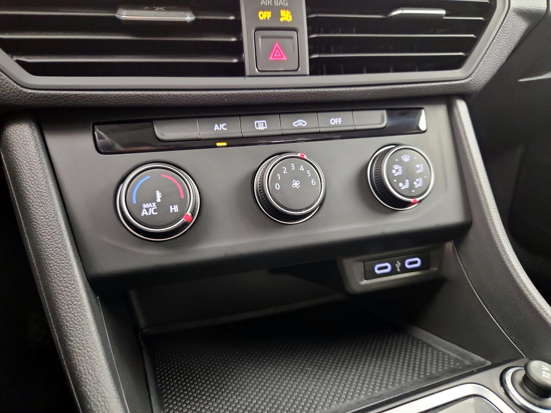 Thumbnail: 2021 Volkswagen Jetta - 16