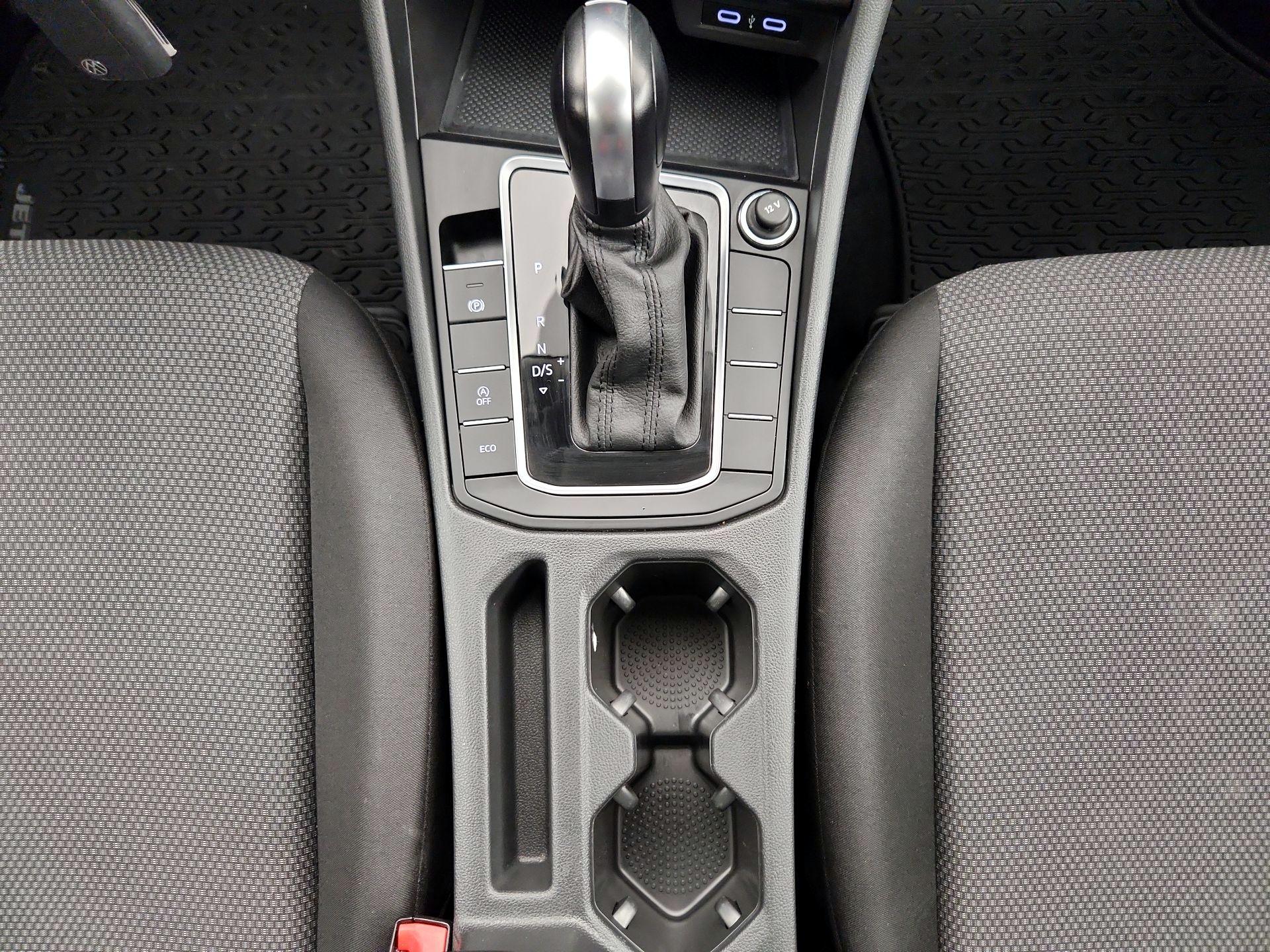 Thumbnail: 2021 Volkswagen Jetta - 17