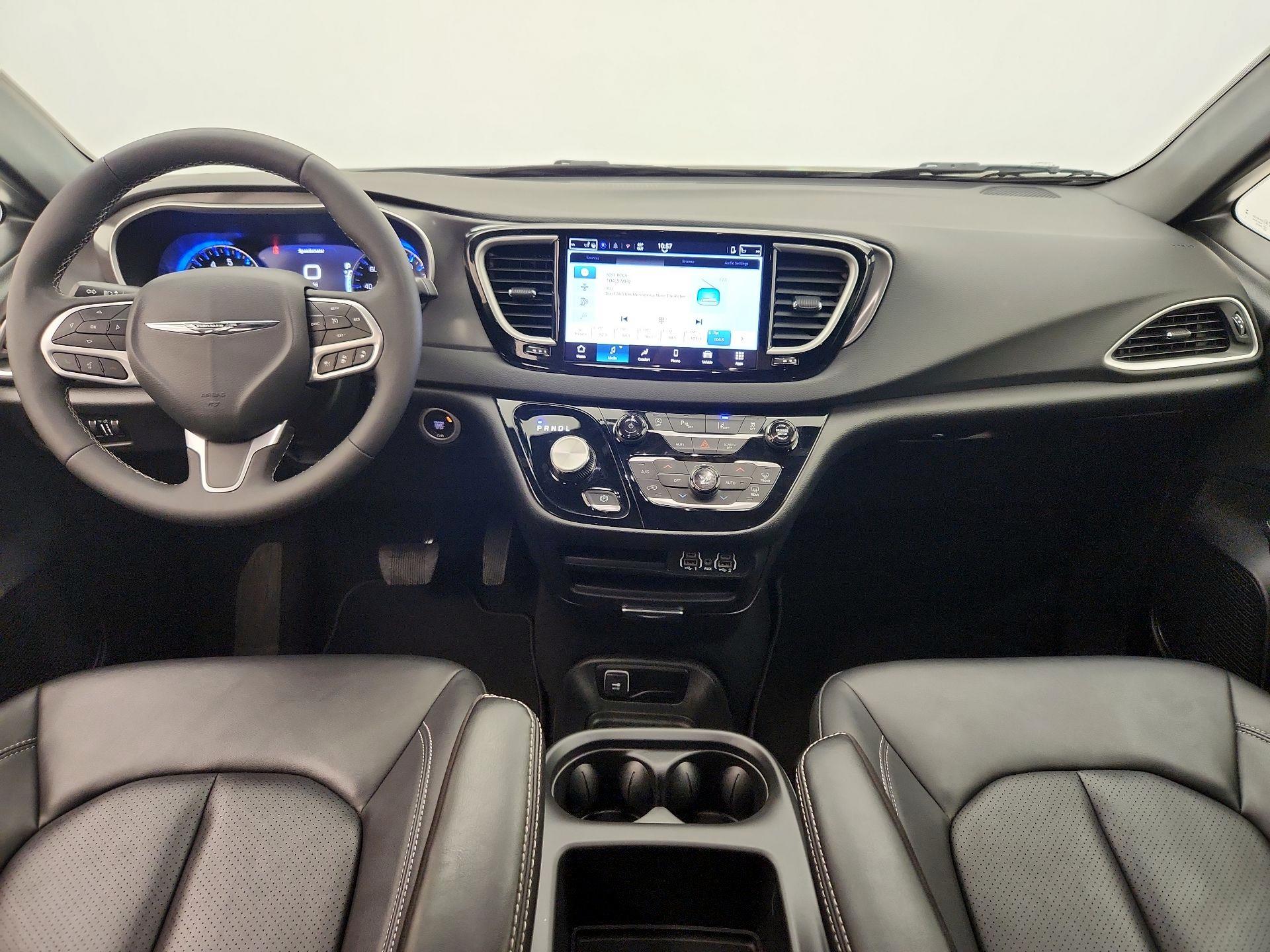 Thumbnail: 2025 Chrysler Pacifica - 9