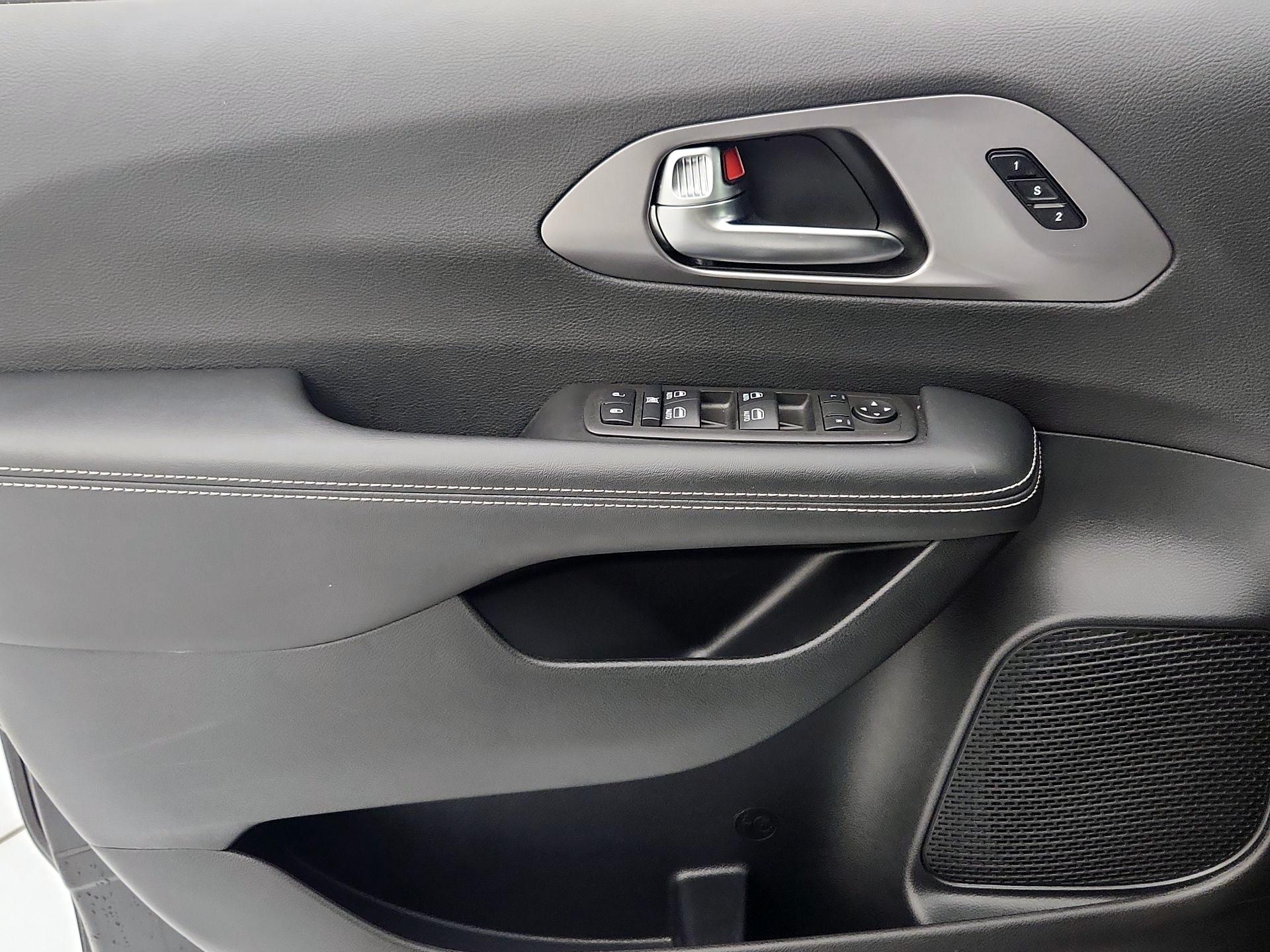Thumbnail: 2025 Chrysler Pacifica - 12
