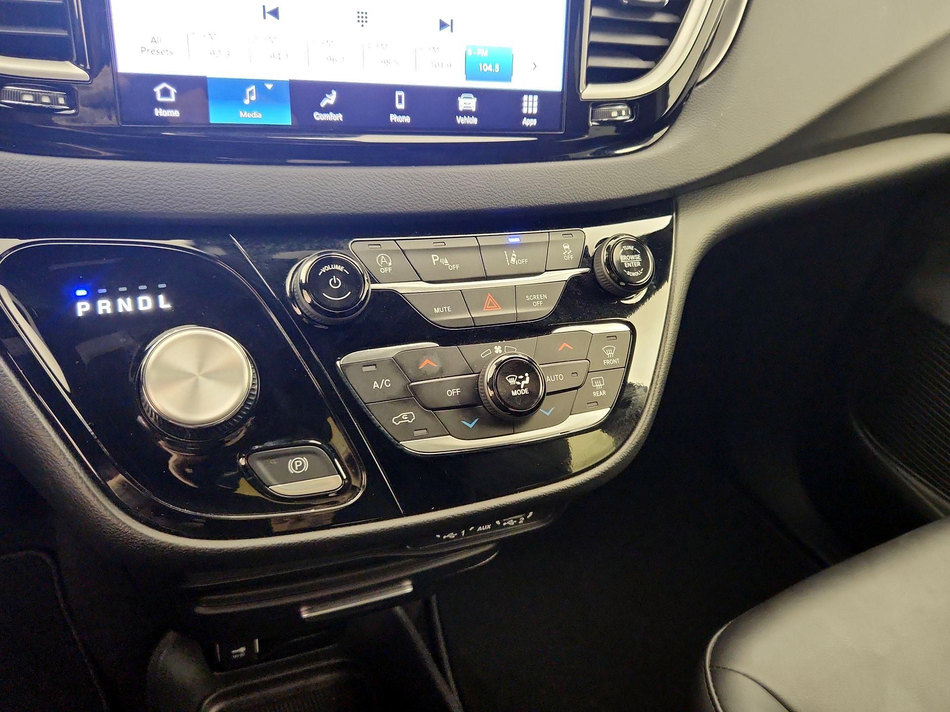 Thumbnail: 2025 Chrysler Pacifica - 16