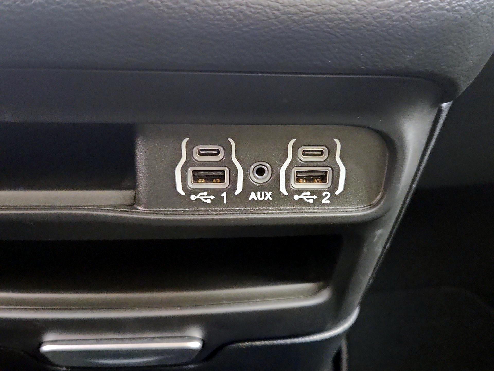 Thumbnail: 2025 Chrysler Pacifica - 18