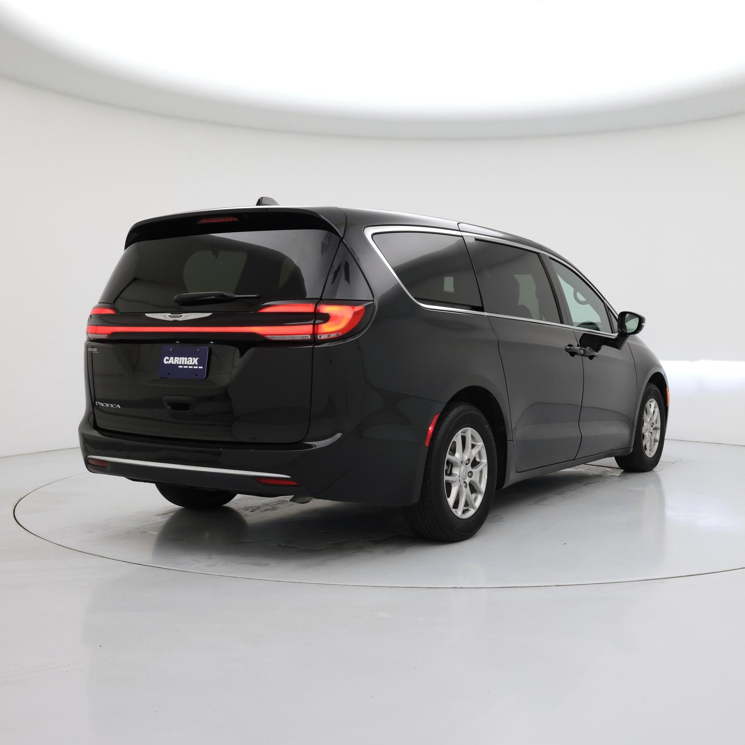 Thumbnail: 2025 Chrysler Pacifica - 8