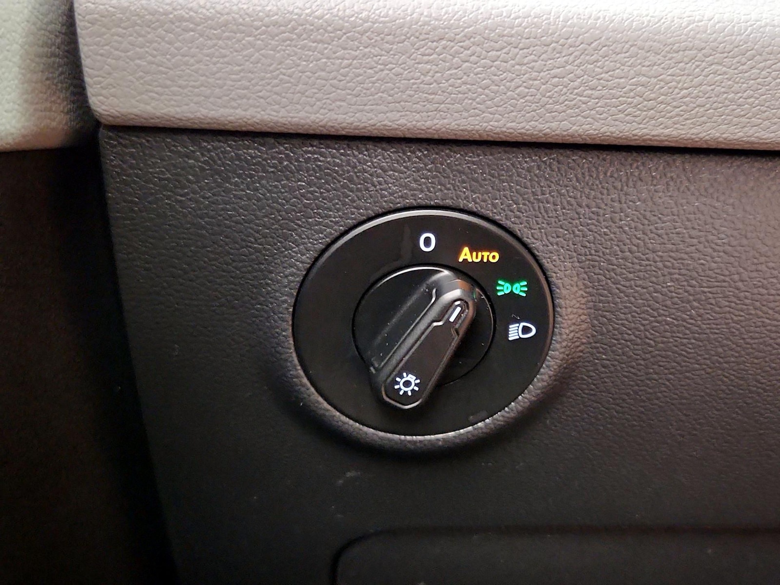 2022 Volkswagen Taos S - Photo 14