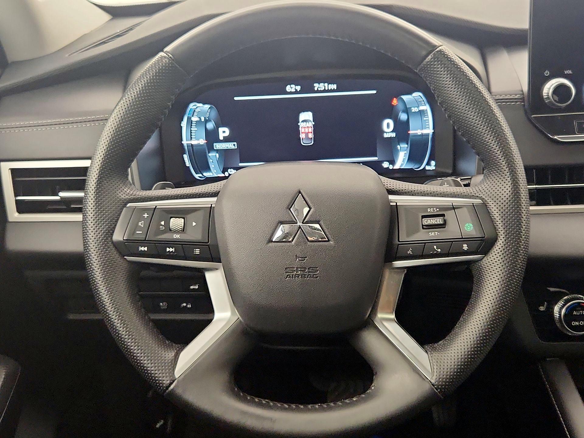 Thumbnail: 2024 Mitsubishi Outlander - 10