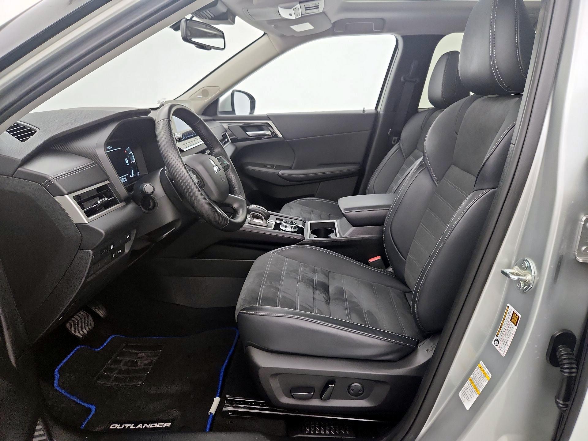 Thumbnail: 2024 Mitsubishi Outlander - 11