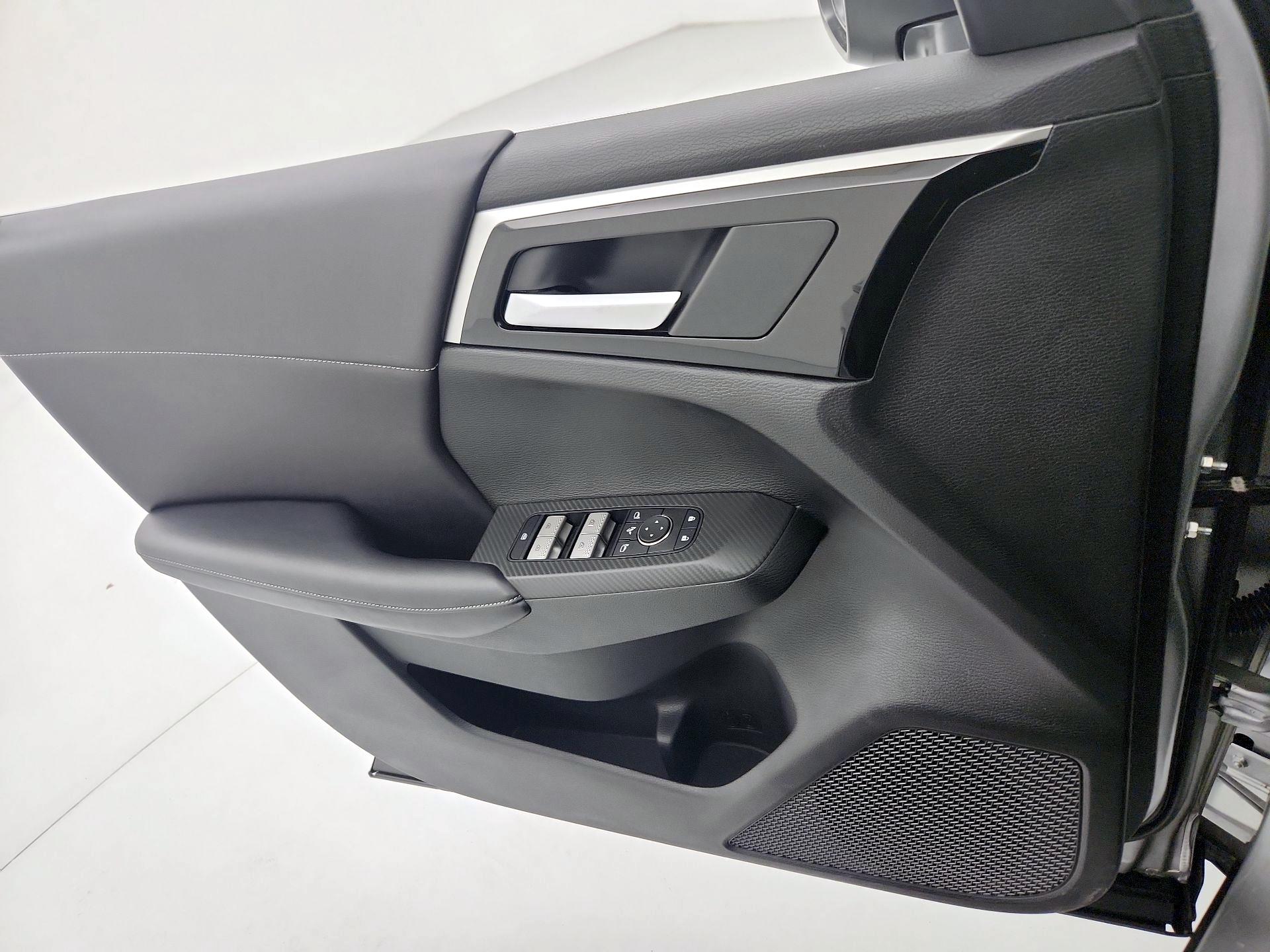 Thumbnail: 2024 Mitsubishi Outlander - 12