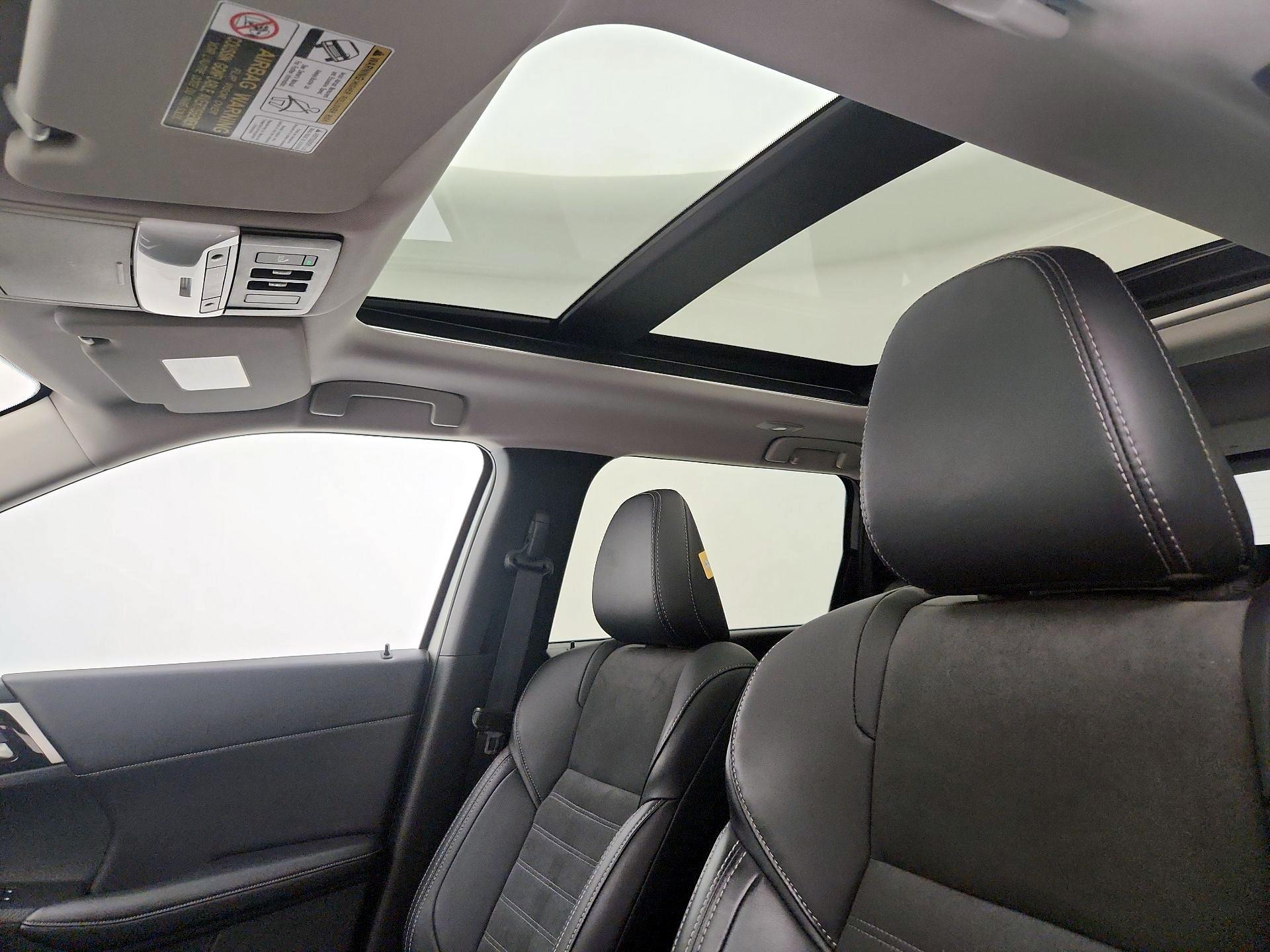 Thumbnail: 2024 Mitsubishi Outlander - 20